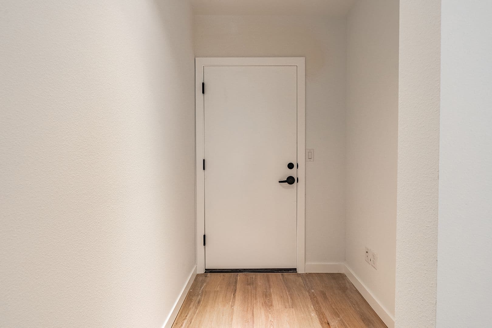 Seattle Apartment: 1531 18th Ave S