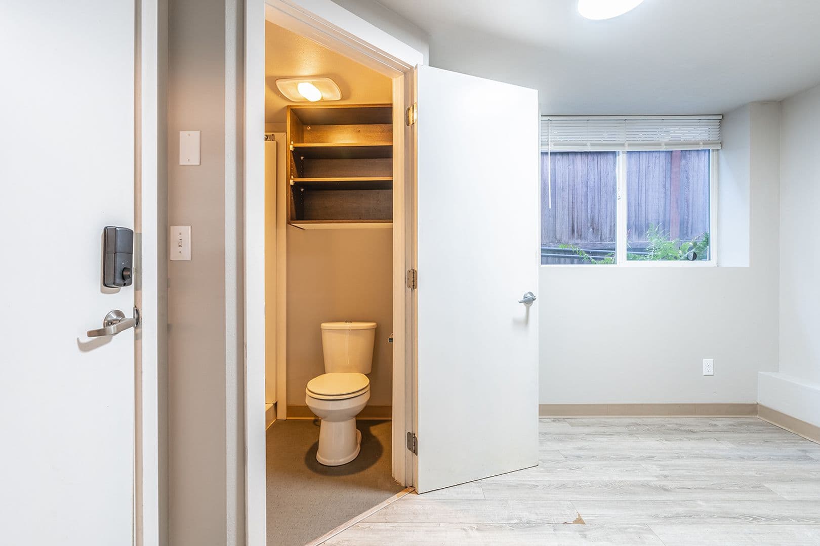 Seattle Apartment: 1715 NW 58th St