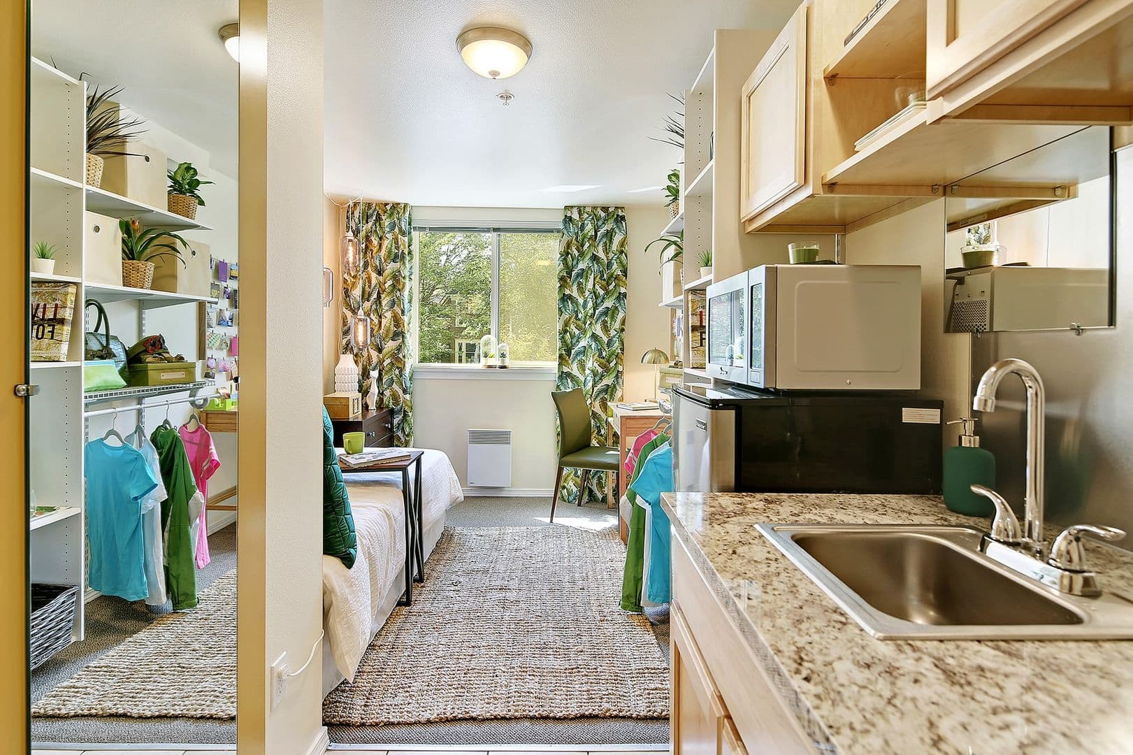 Seattle Apartment: 2320 E Madison St