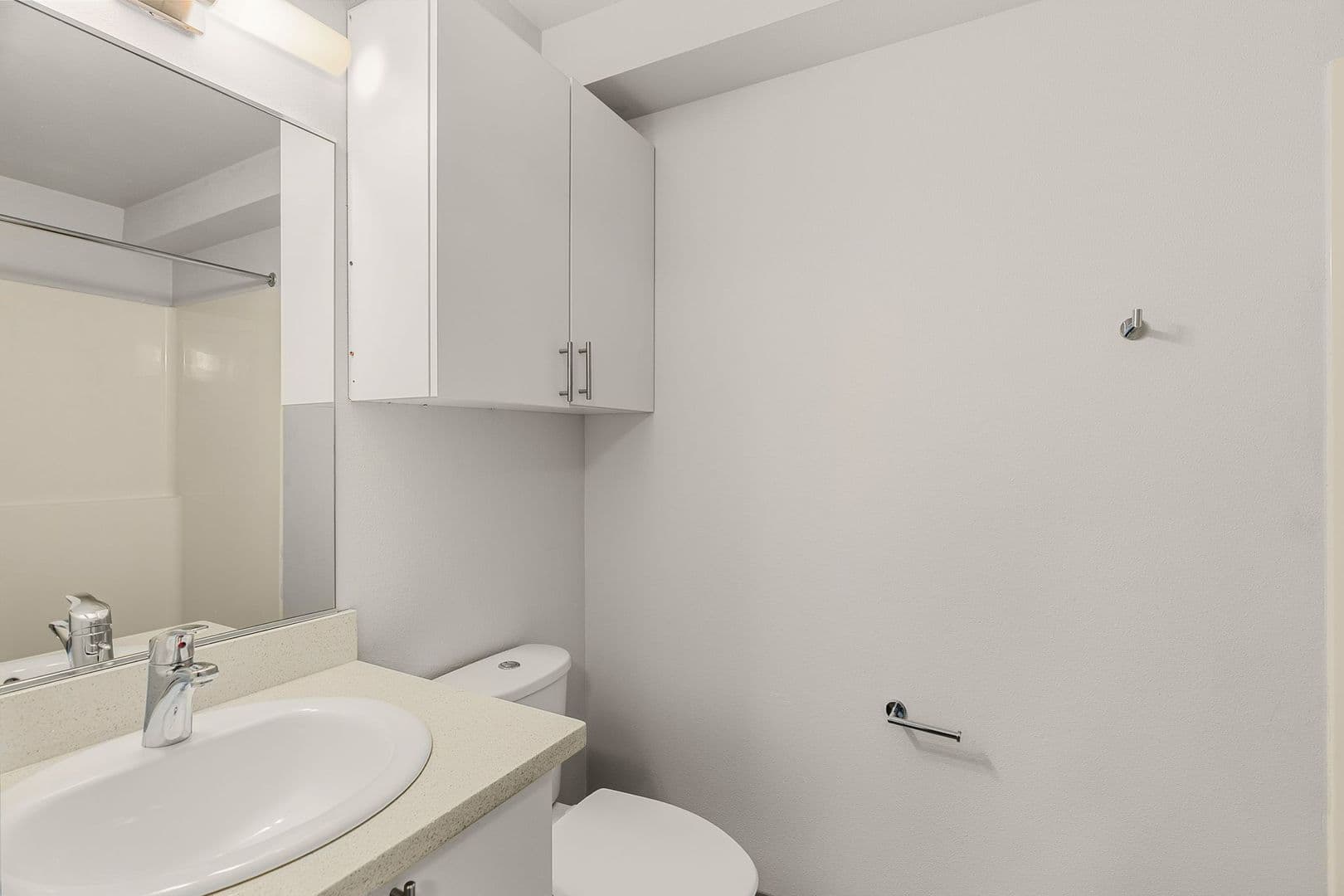 Seattle Apartment: 422 11th Ave E