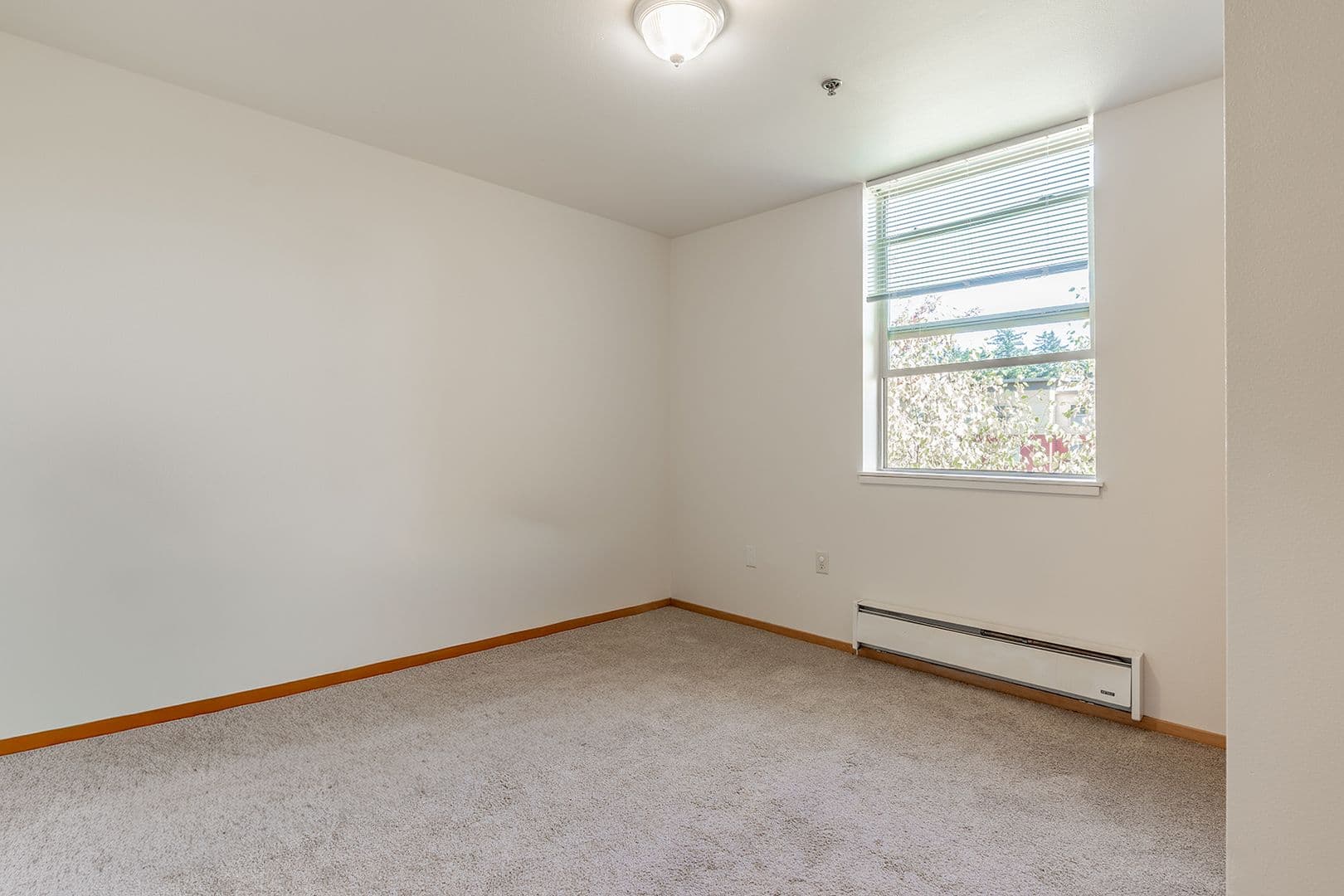 Portland Apartment: 36 NE 147th Ave
