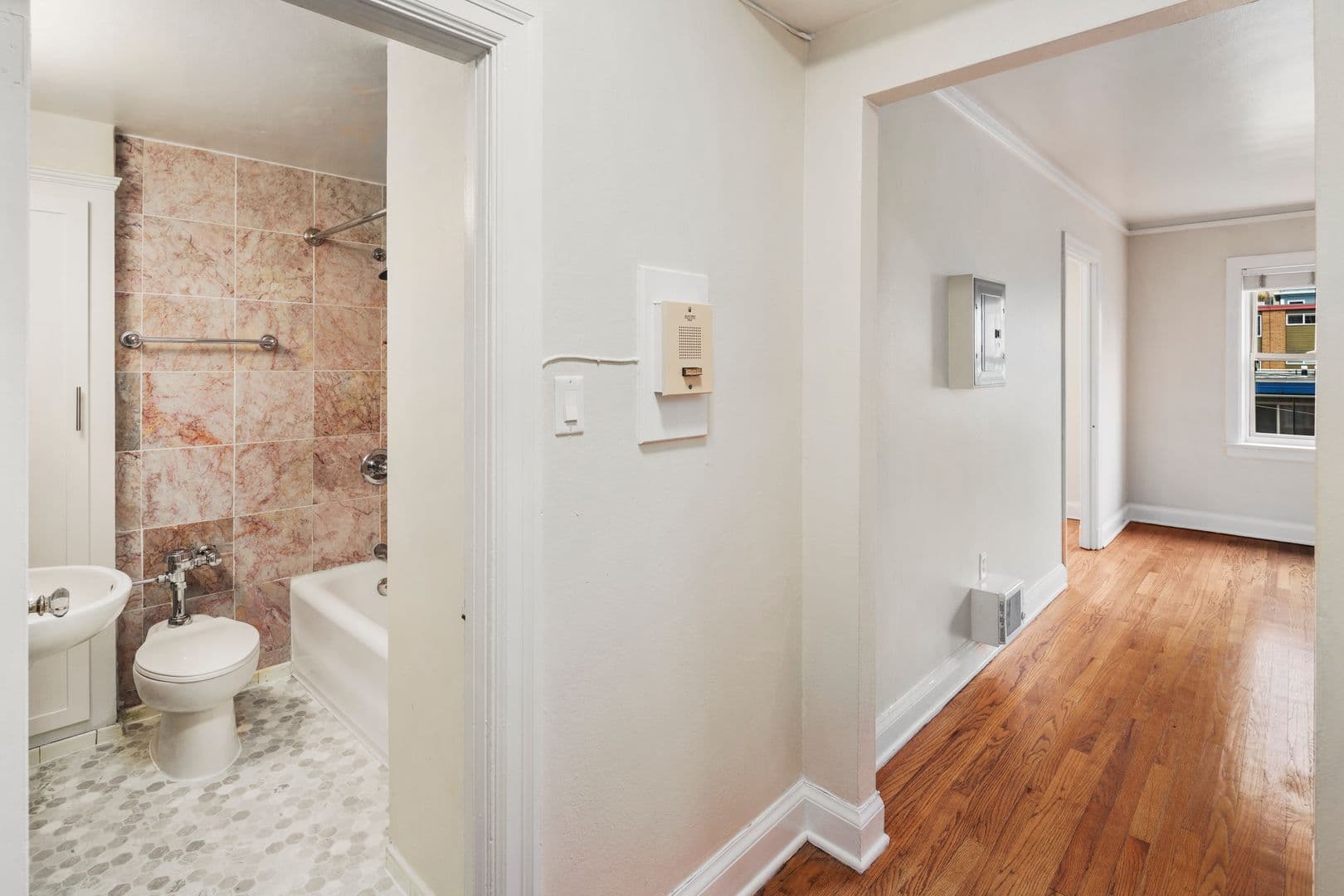 Seattle Apartment: 1705 Belmont Ave