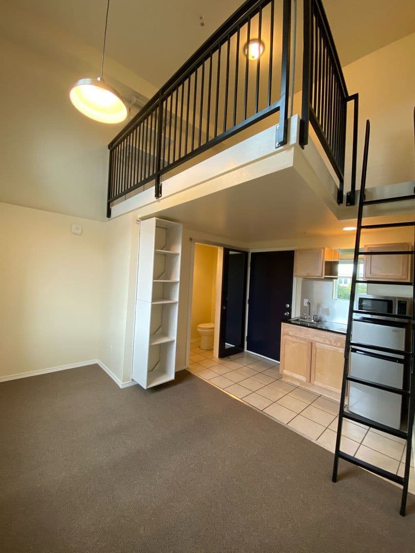 Seattle Apartment: 151 12th Ave