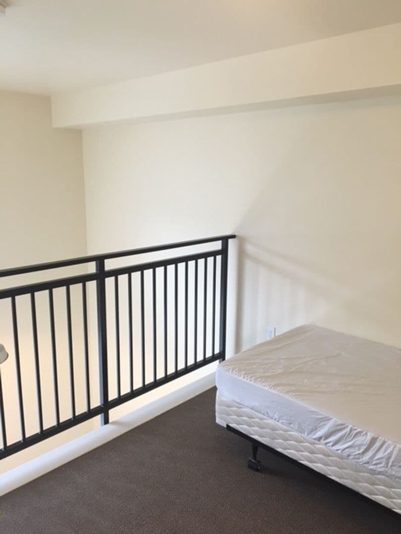Seattle Apartment: 151 12th Ave