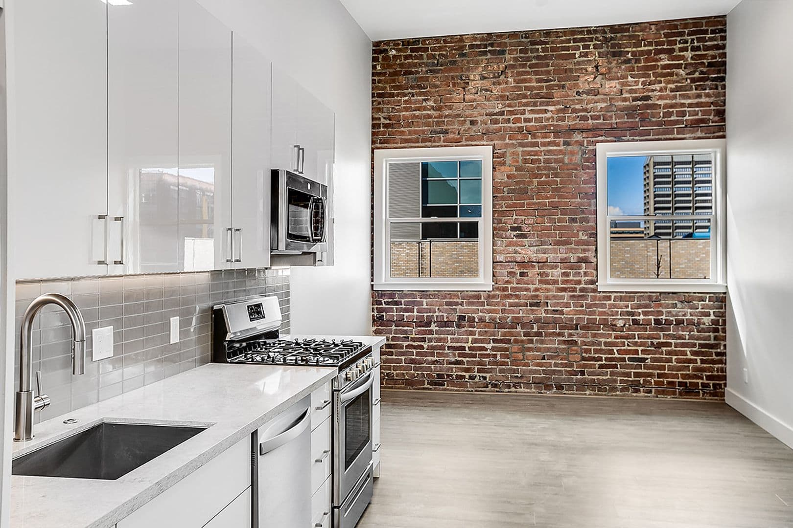 Seattle Apartment: 423 Terry Ave