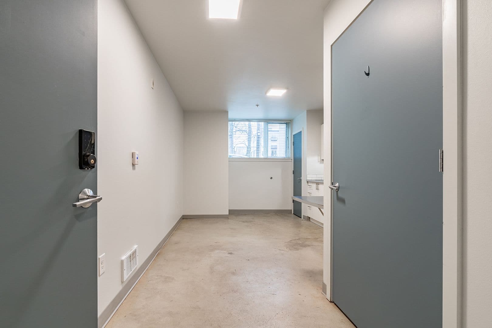 Seattle Apartment: 220 10th Ave