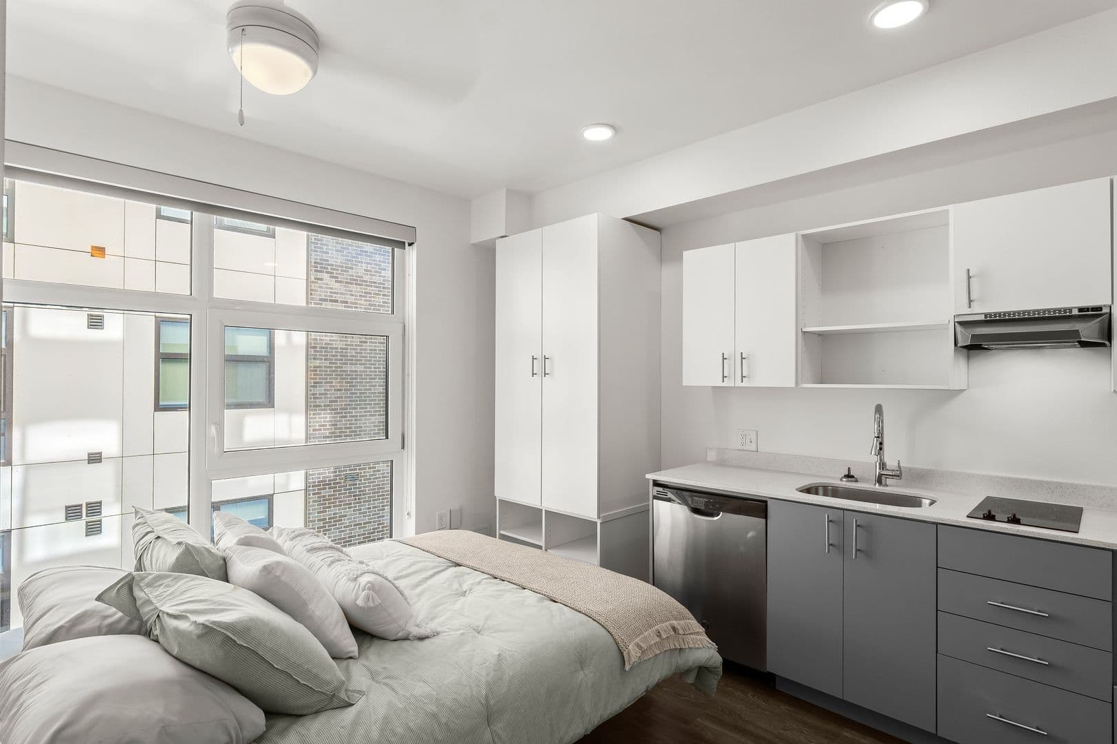 Portland Apartment: 1075 NW 16th Ave