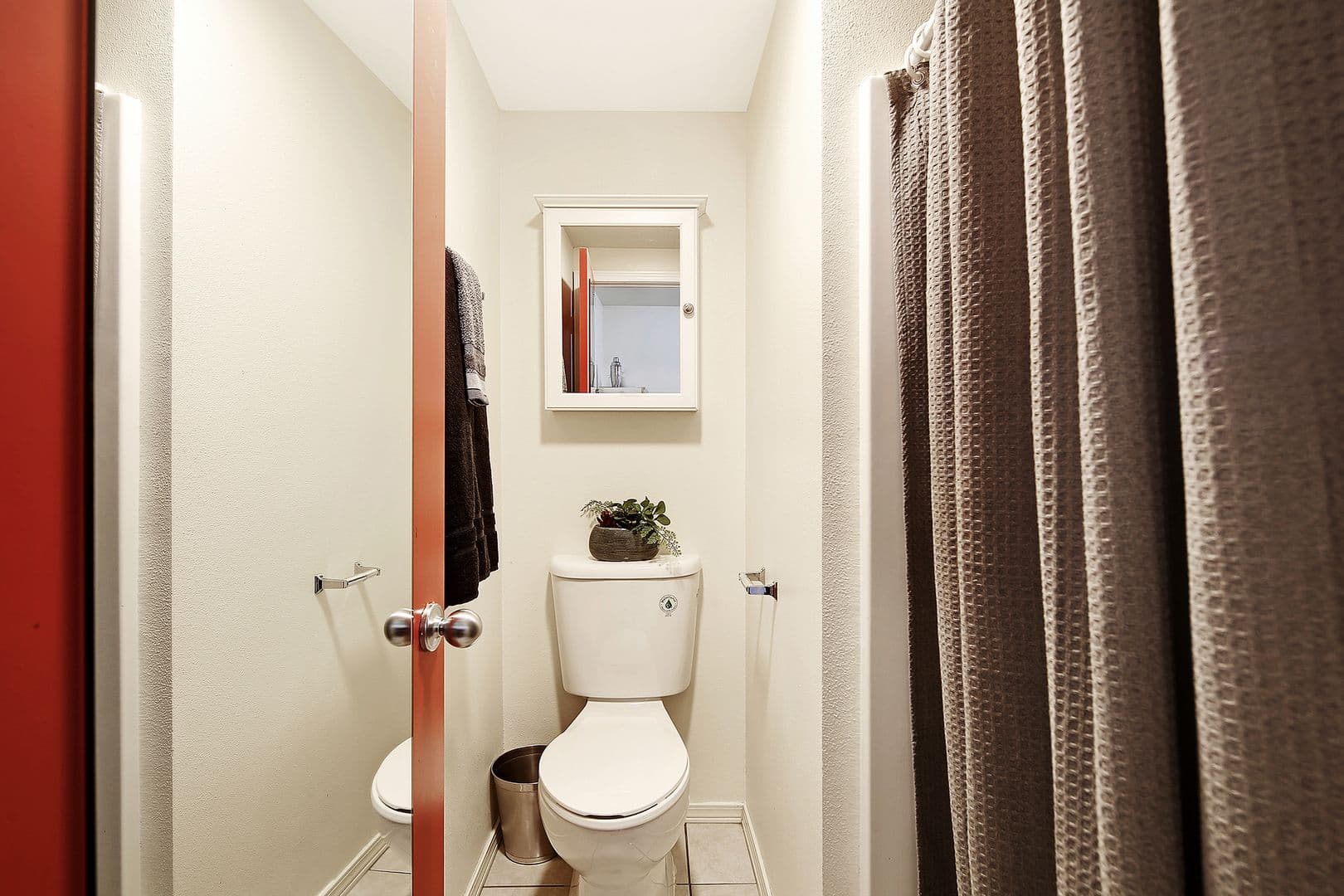 Seattle Apartment: 1305 E Mercer St