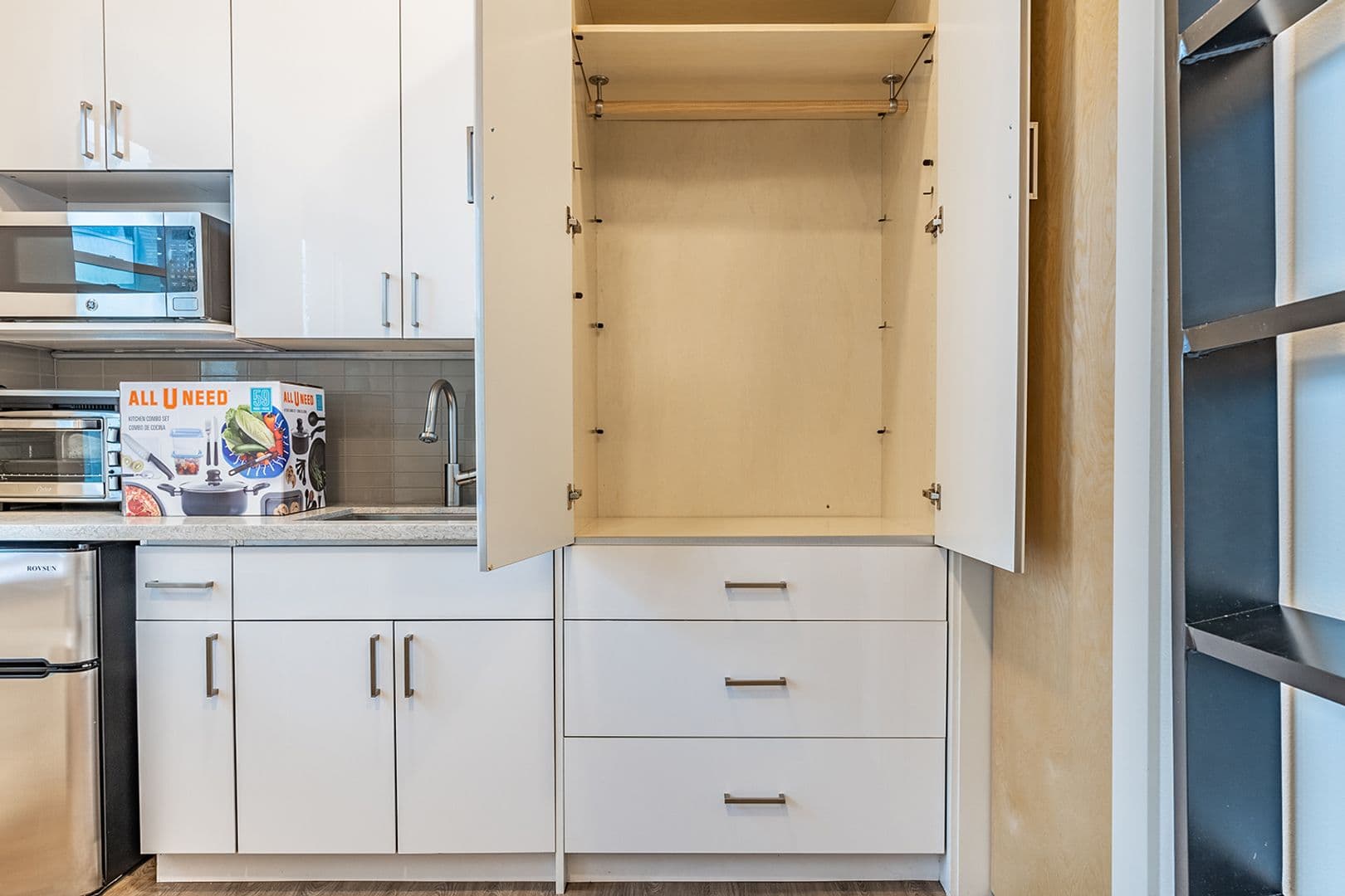 Seattle Apartment: 423 Terry Ave