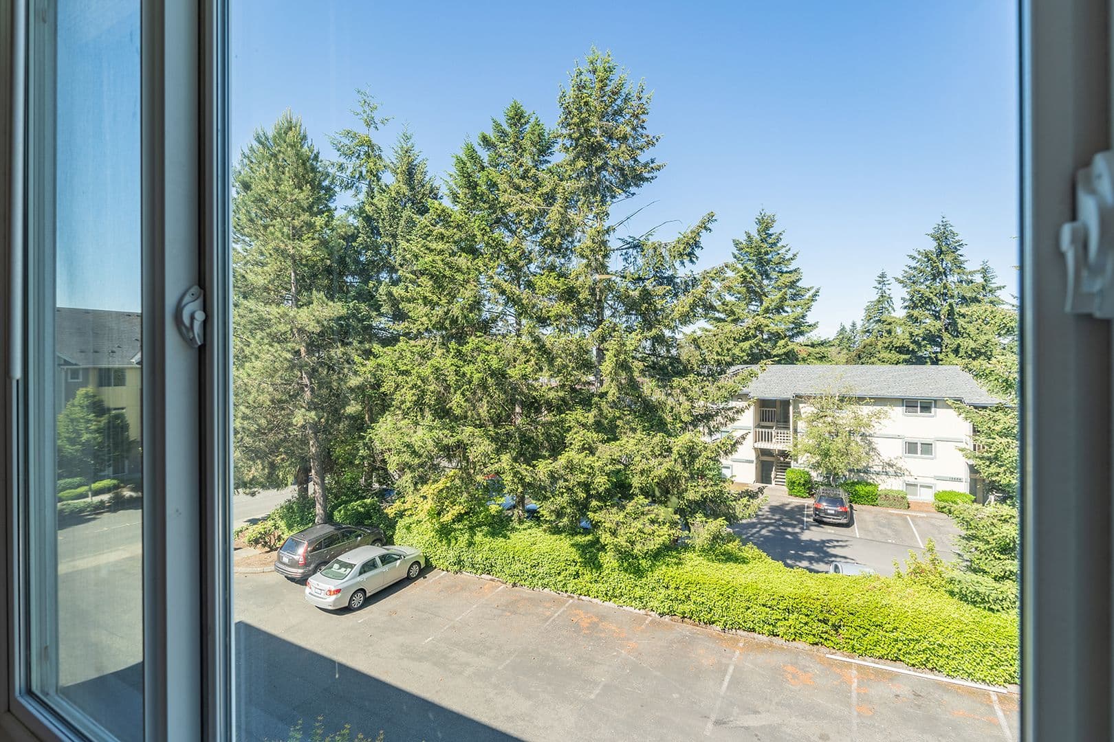 Bellevue Apartment: 15750 NE 15th Street