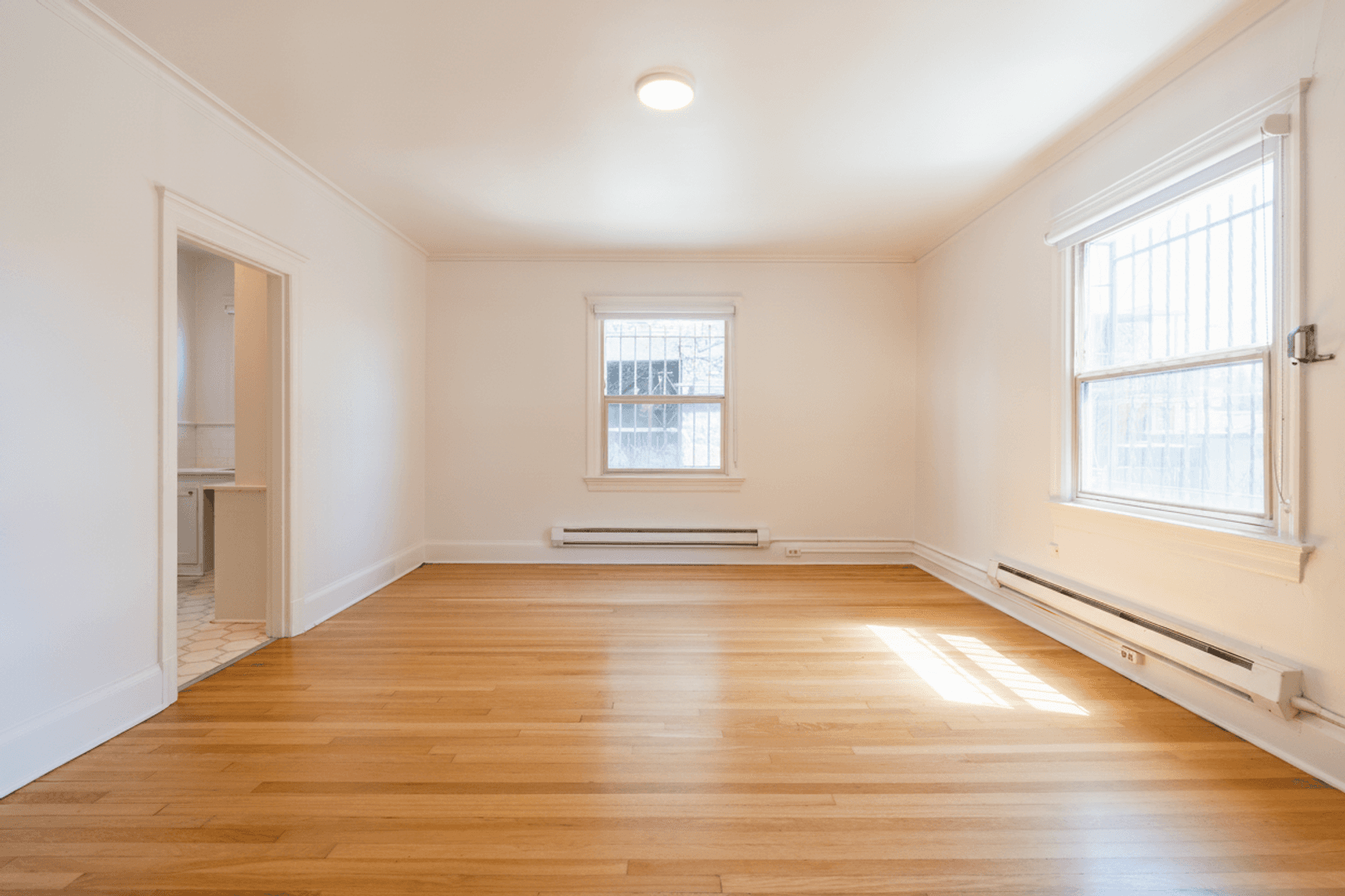 Seattle Apartment: 4210 Brooklyn Ave NE