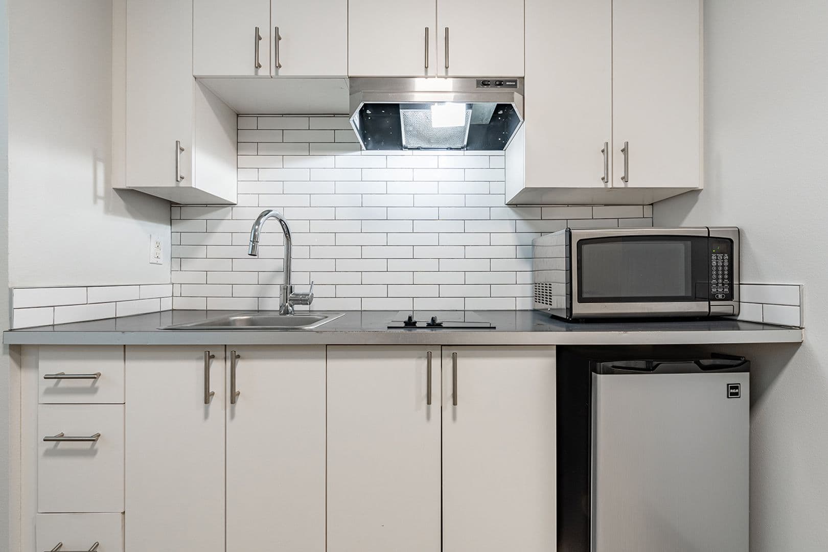 Seattle Apartment: 220 10th Ave