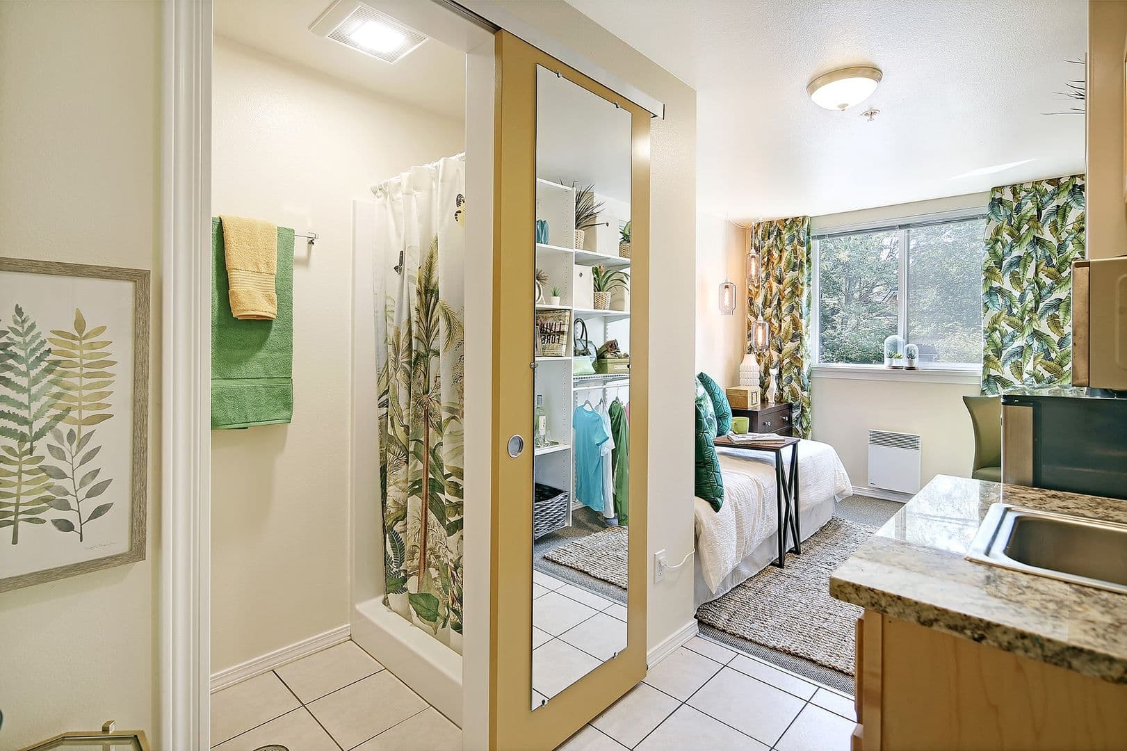Seattle Apartment: 2320 E Madison St