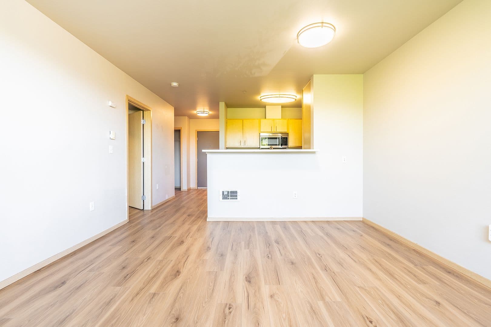 Seattle Apartment: 402 22nd Ave S