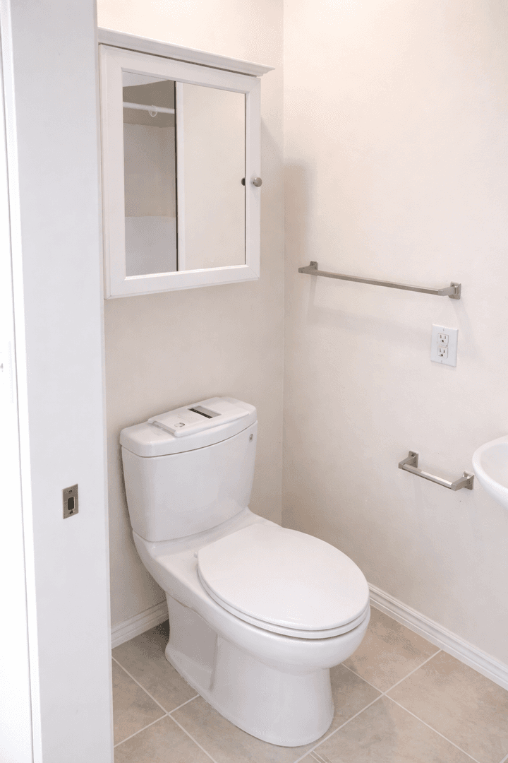 Seattle Apartment: 216 23rd Ave E