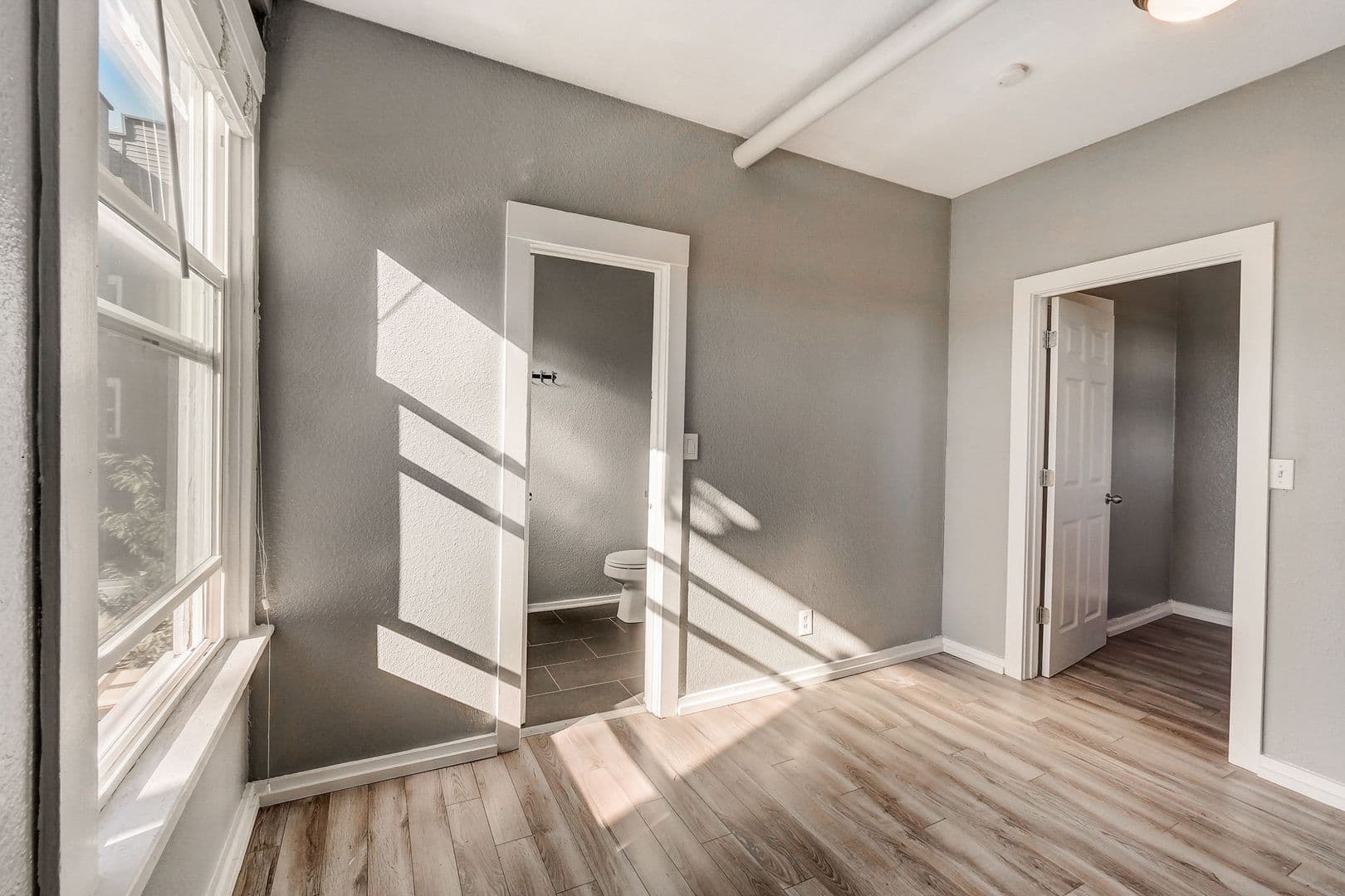 Seattle Apartment: 114 24th Ave E