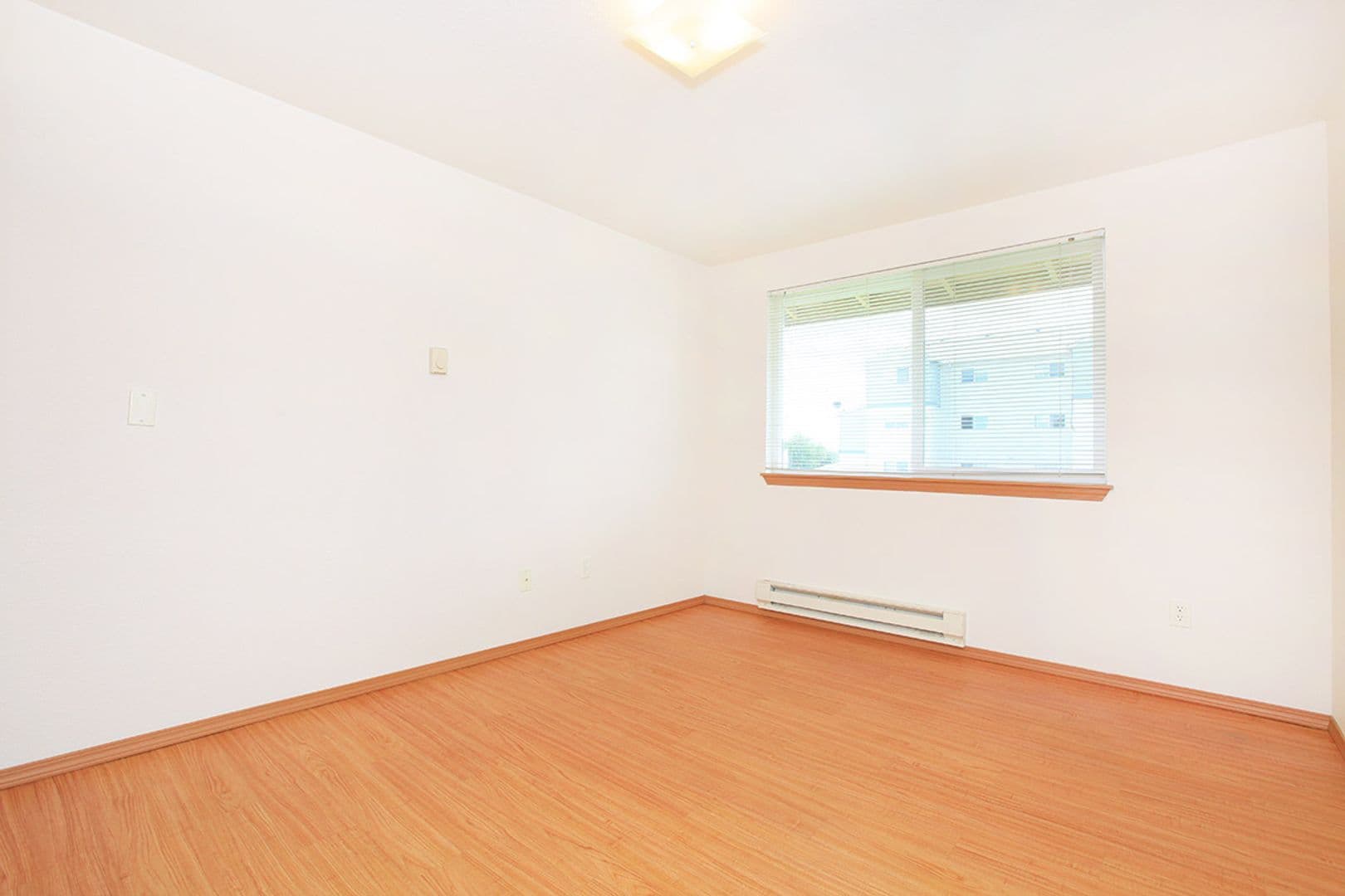 Kennewick Apartment: 1001 W 4th Ave