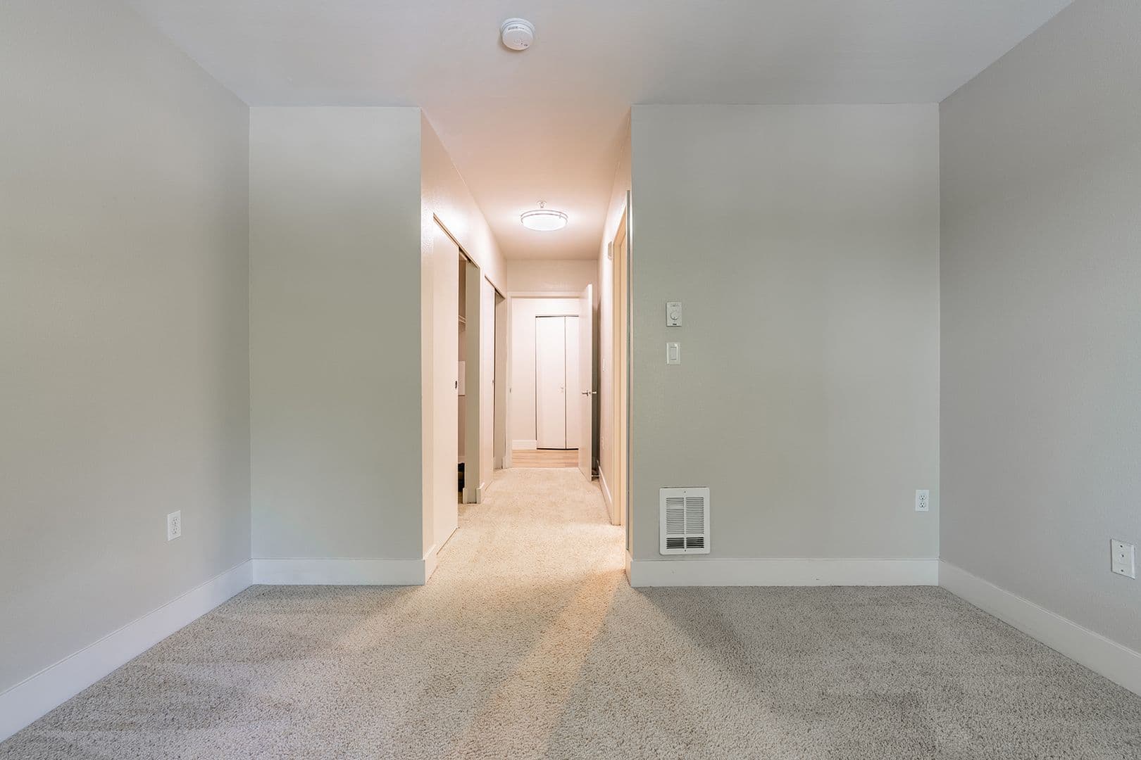Seattle Apartment: 402 22nd Ave S