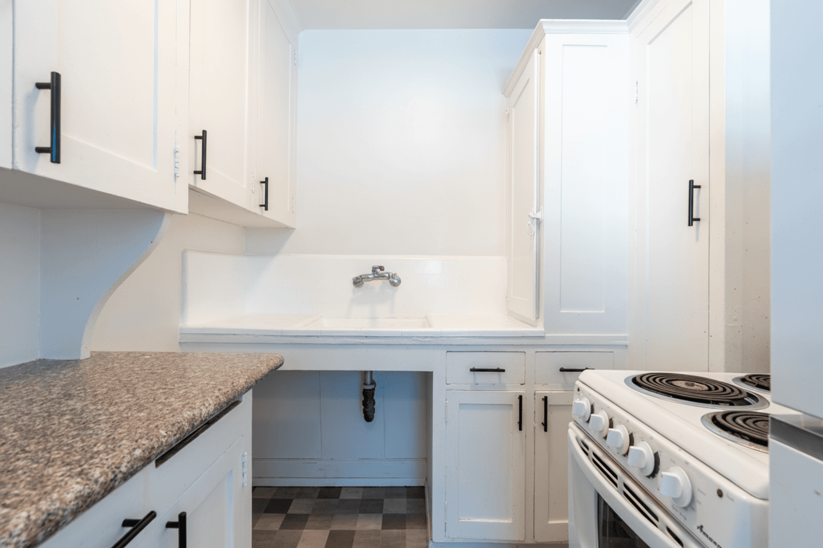 Seattle Apartment: 1305 NE 43rd St