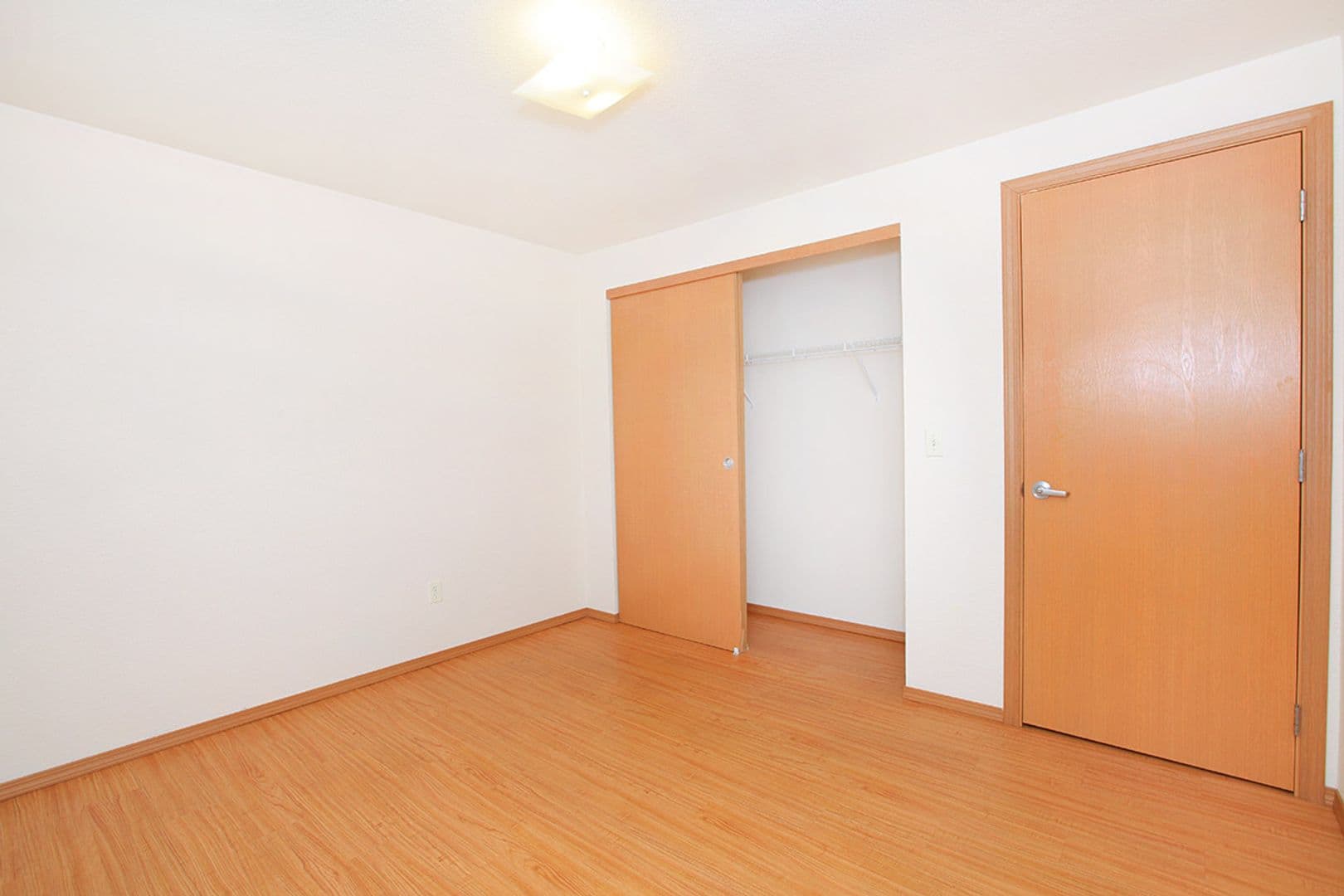 Kennewick Apartment: 1001 W 4th Ave