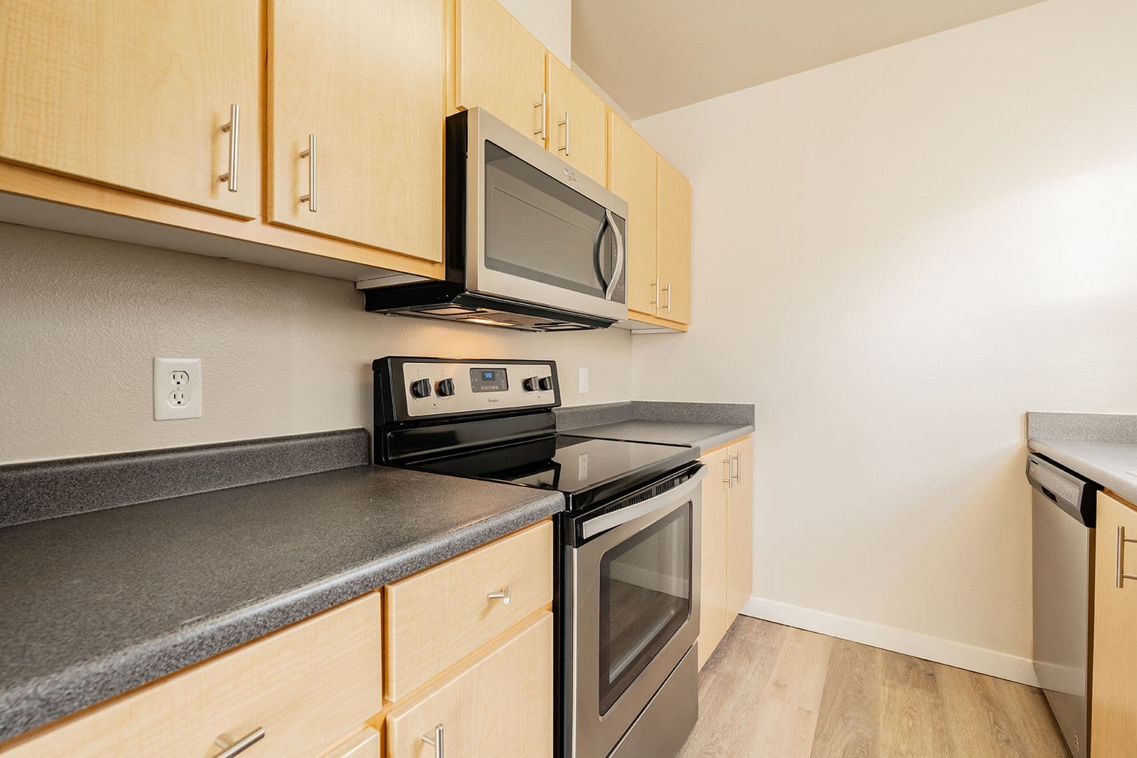 Seattle Apartment: 402 22nd Ave S