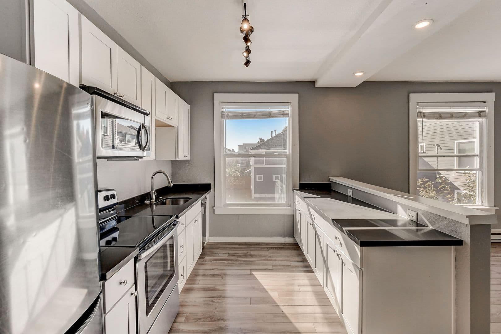 Seattle Apartment: 114 24th Ave E