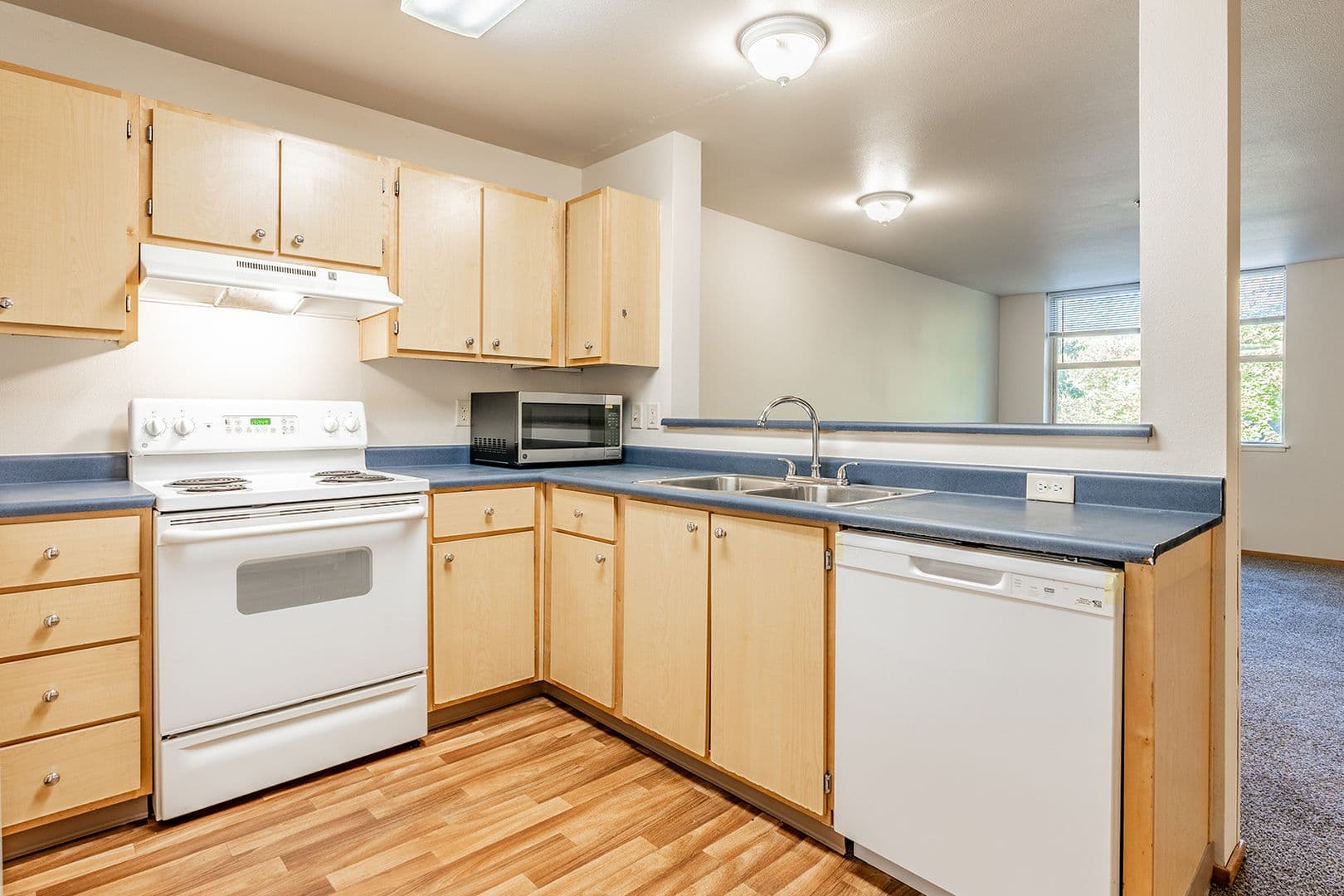 Portland Apartment: 36 NE 147th Ave