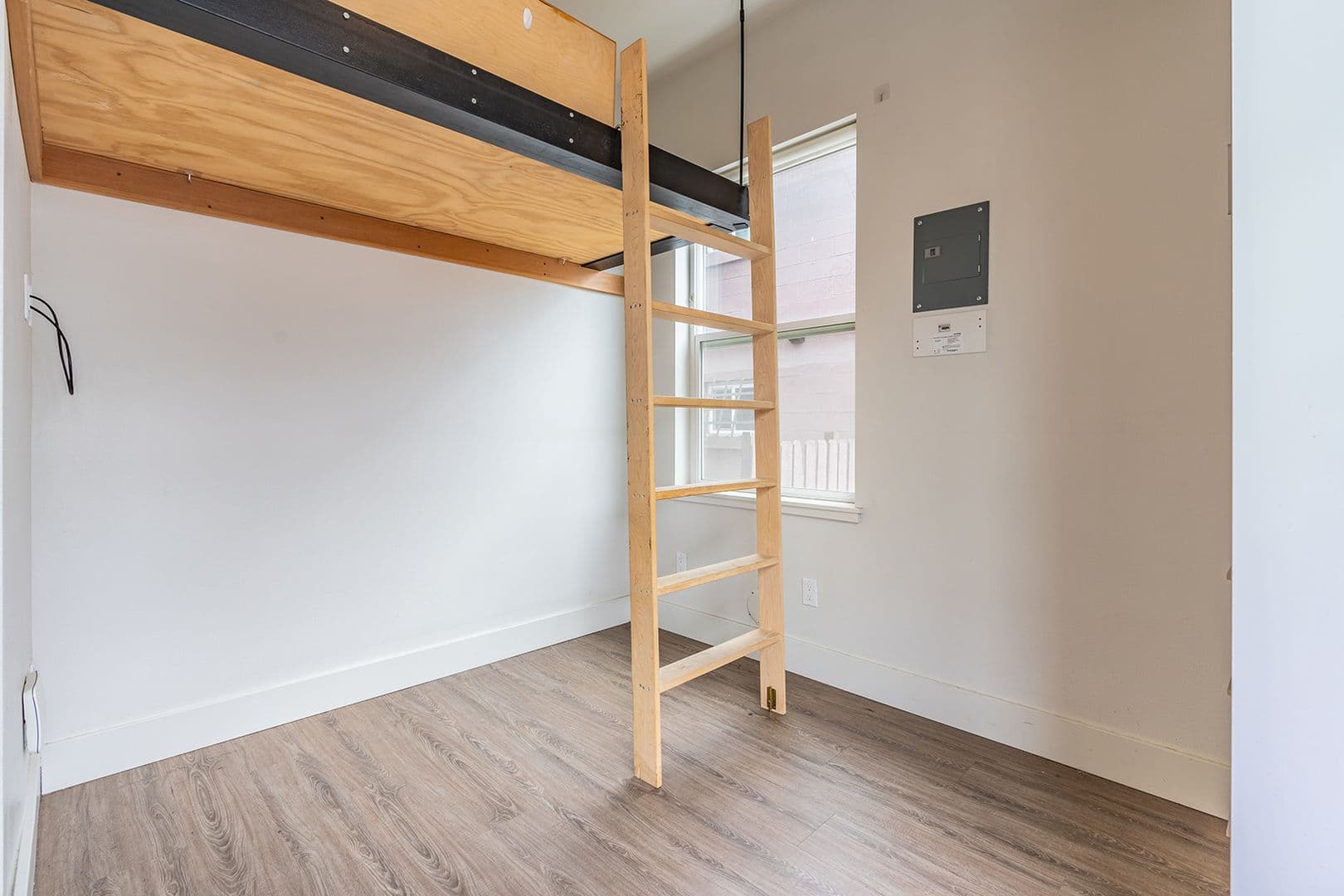 Seattle Apartment: 1722 Summit Ave