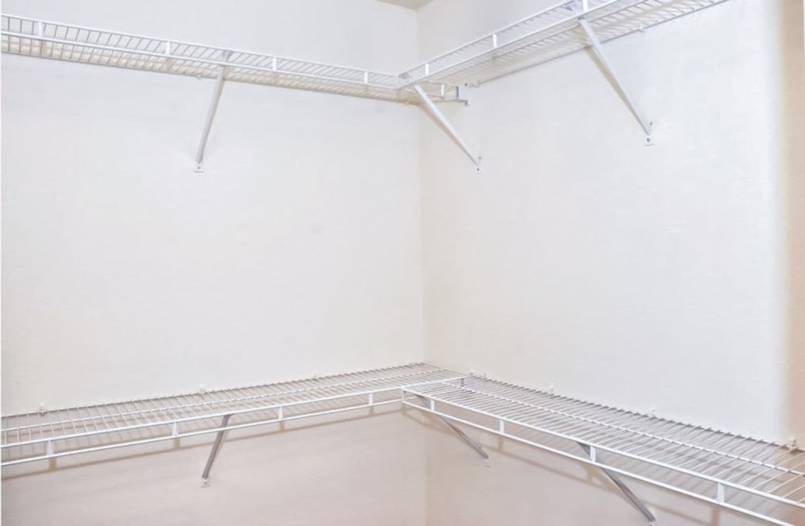 Kennewick Apartment: 1000 W 5th Ave