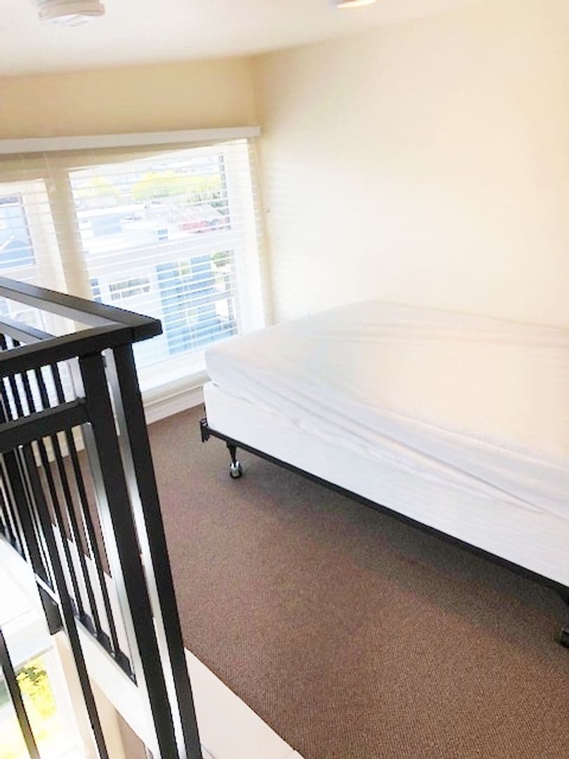 Seattle Apartment: 1514 NW 52nd St