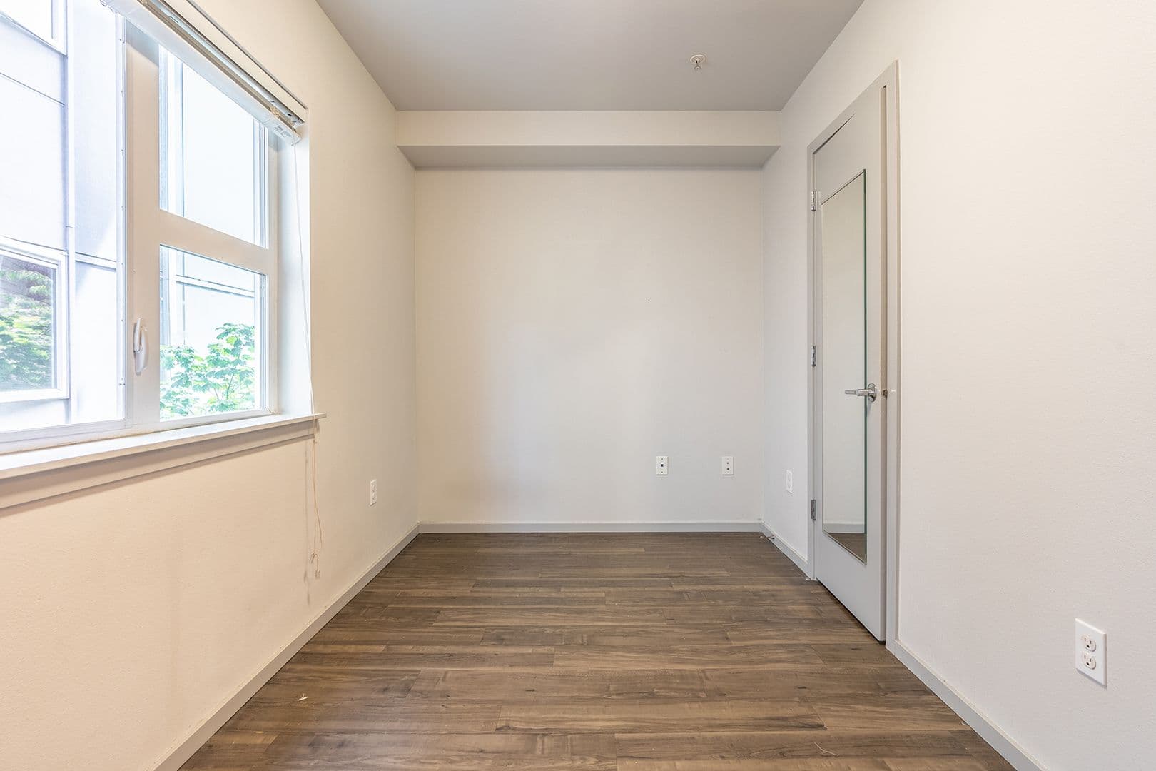 Seattle Apartment: 422 11th Ave E