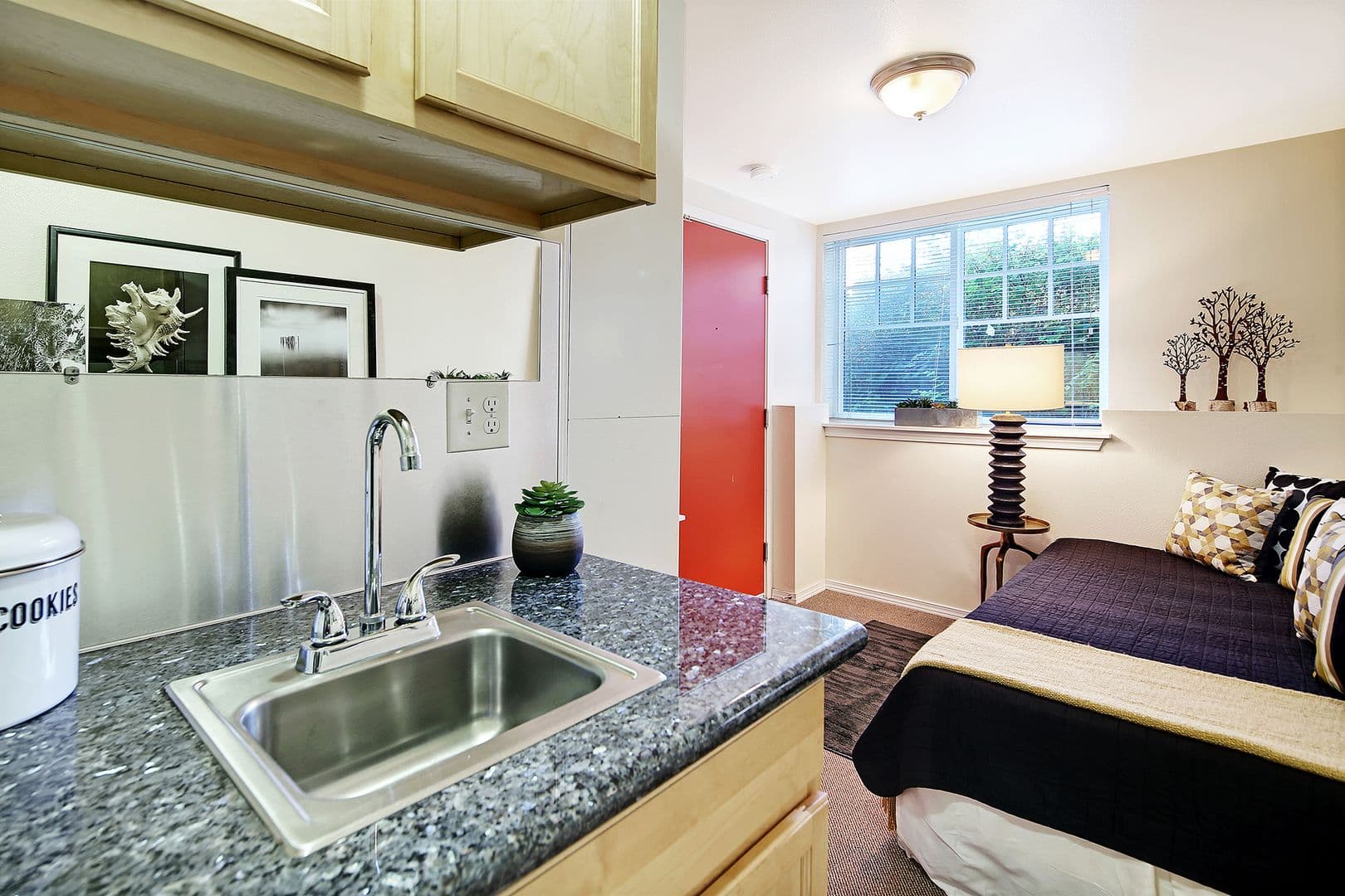 Seattle Apartment: 1305 E Mercer St