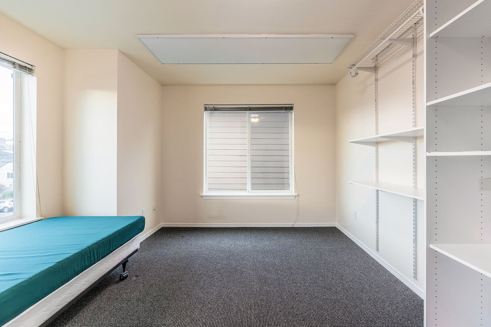Seattle Apartment: 310 17th Ave S