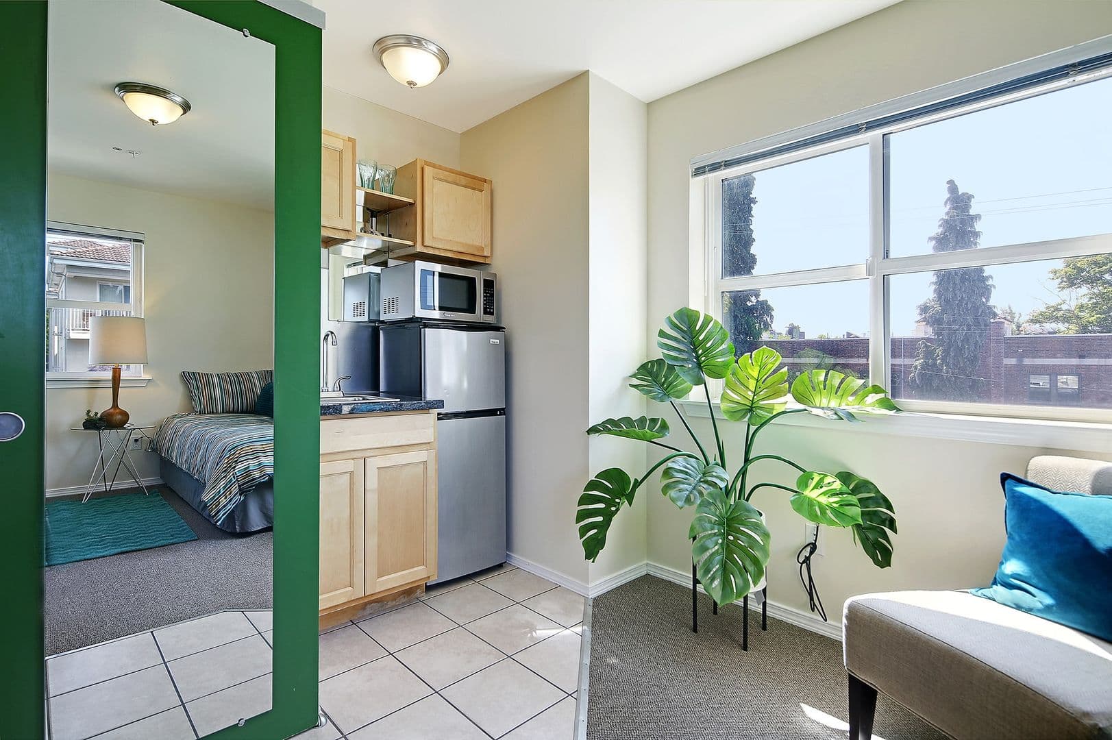 Seattle Apartment: 2320 E Madison St