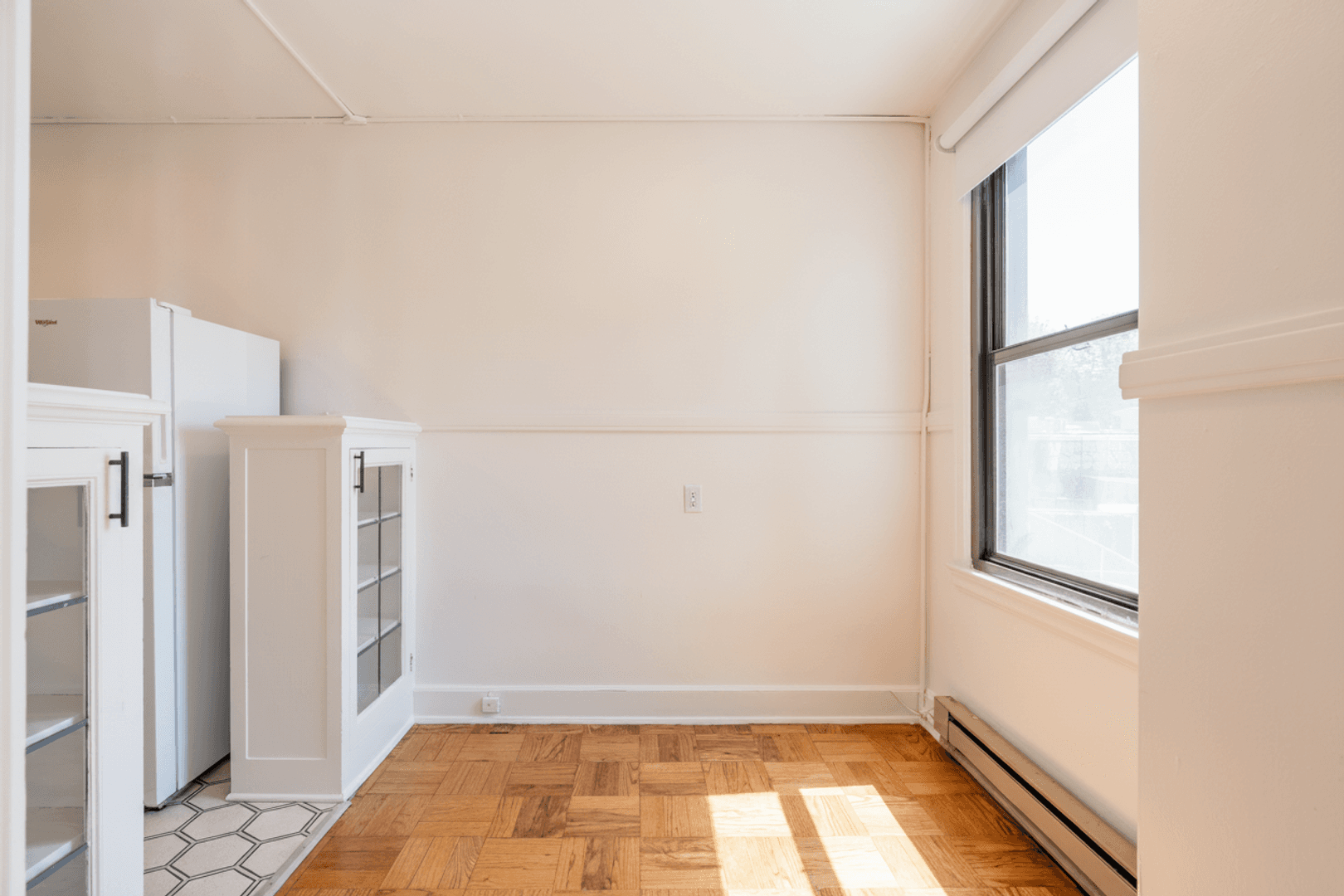 Seattle Apartment: 1305 NE 43rd St