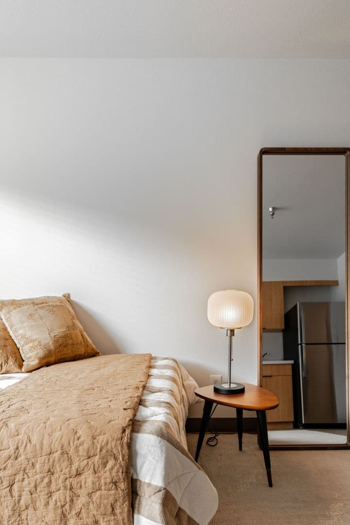 Bellevue Apartment: 15750 NE 15th Street