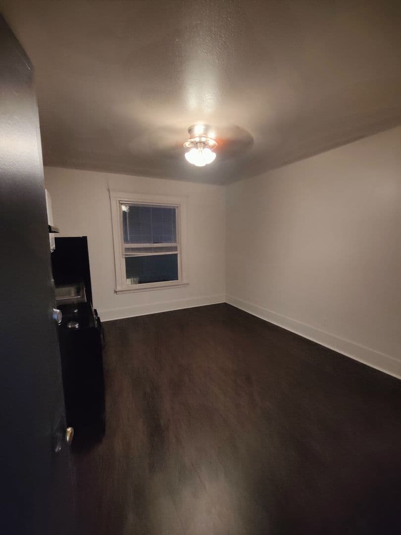 Seattle Apartment: 1723 Summit Ave