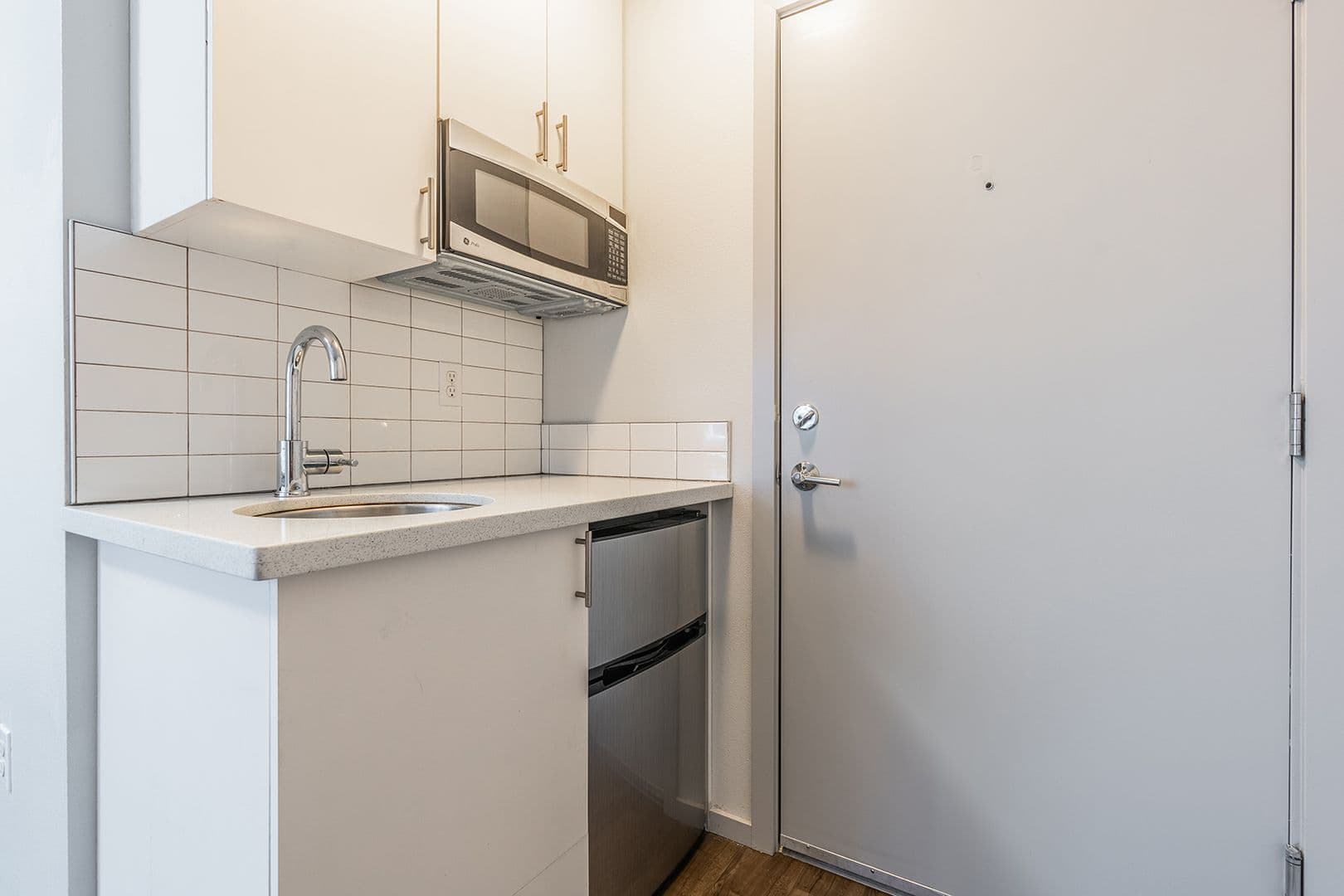 Seattle Apartment: 422 11th Ave E