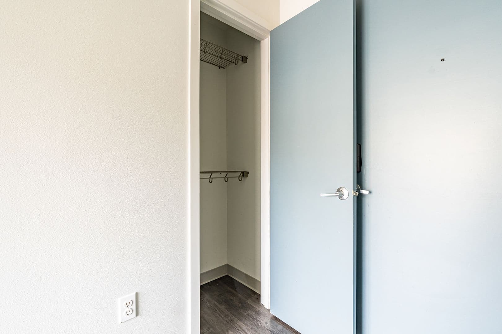 Seattle Apartment: 220 10th Ave