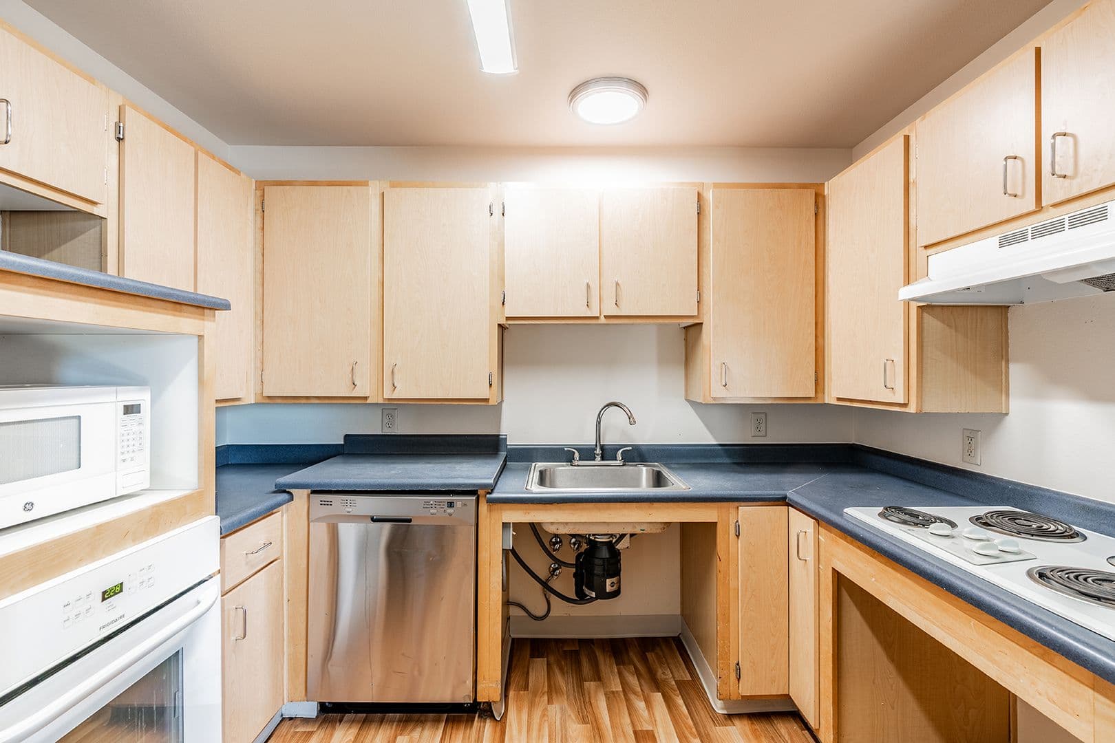 Portland Apartment: 36 NE 147th Ave