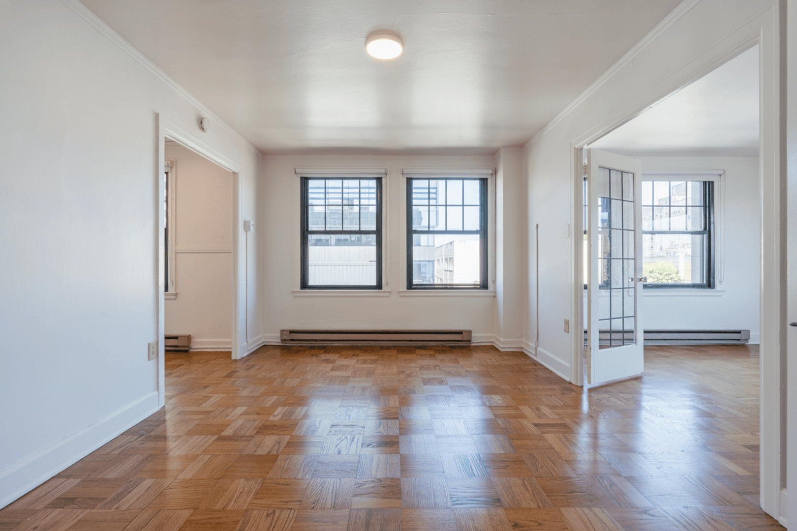 Seattle Apartment: 1305 NE 43rd St