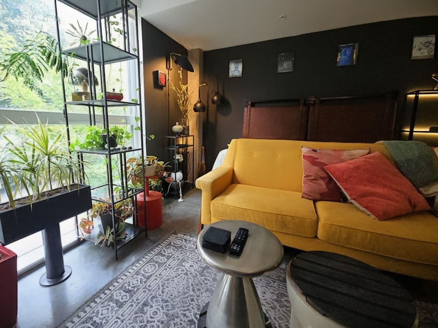 Seattle Apartment: 1103 Summit Ave