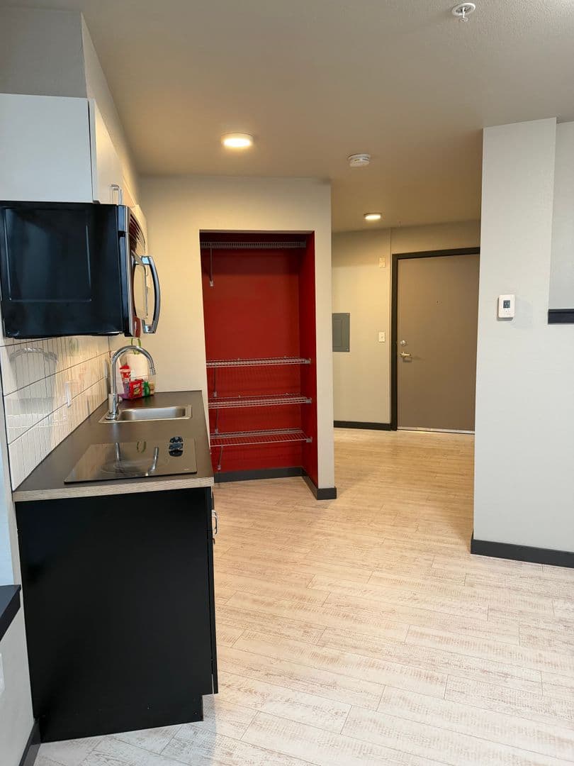 Seattle Apartment: 1523 E Madison St