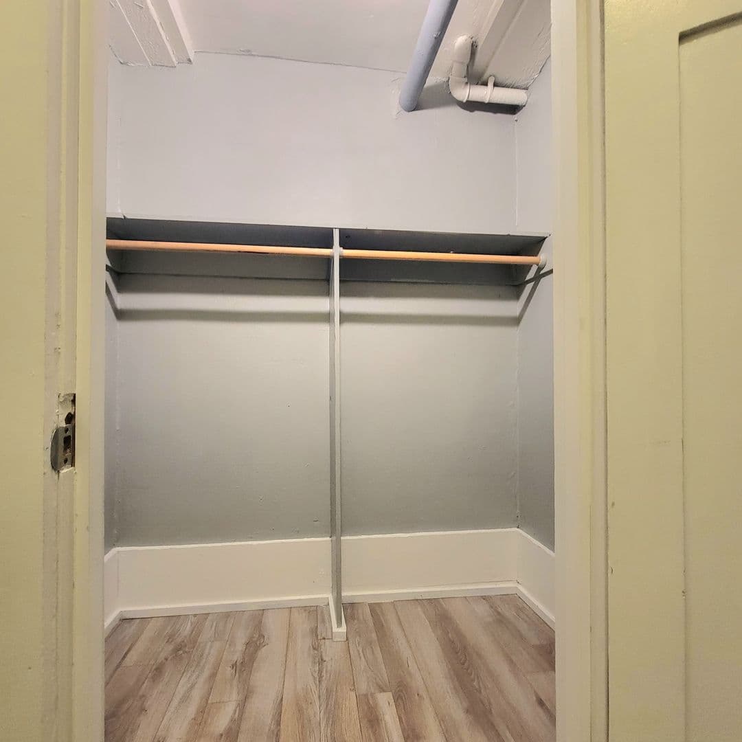 Seattle Apartment: 114 24th Ave E