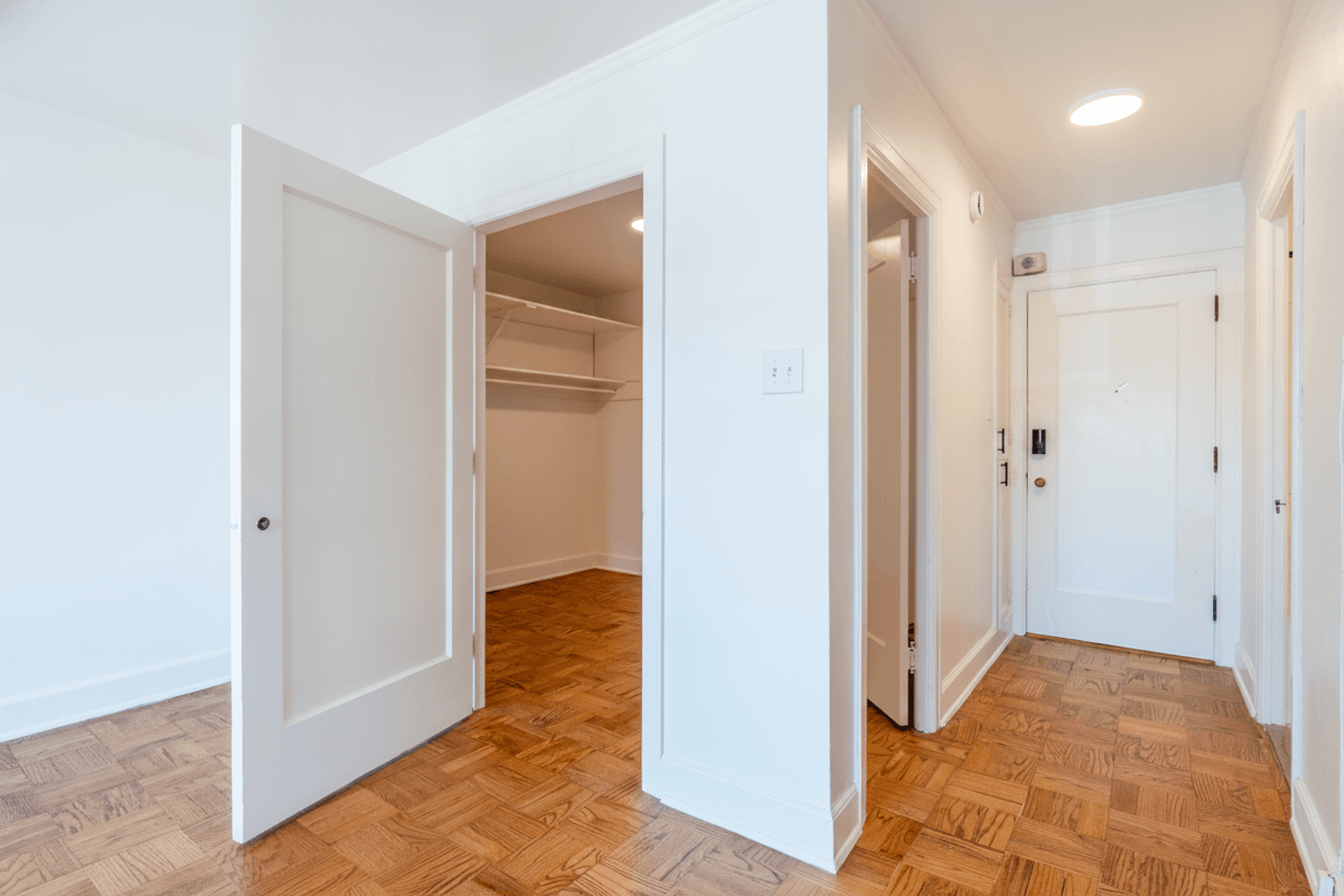 Seattle Apartment: 1305 NE 43rd St