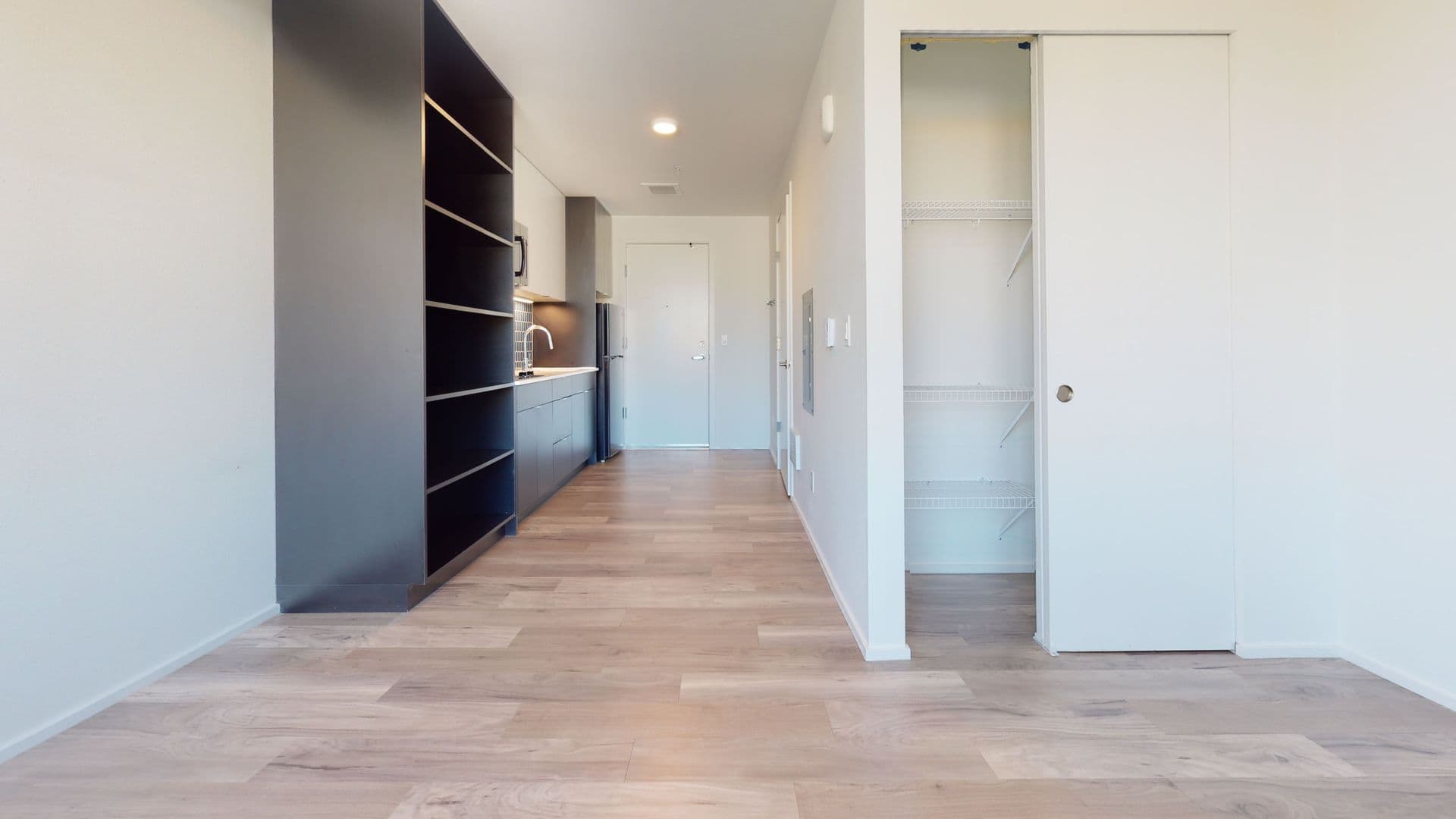 Seattle Apartment: 1103 Summit Ave