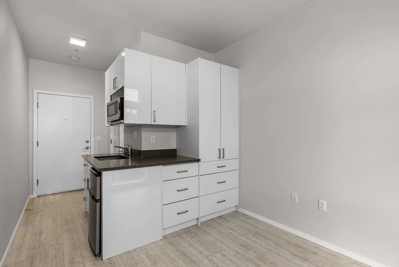 Seattle Apartment: 1806 23rd Ave