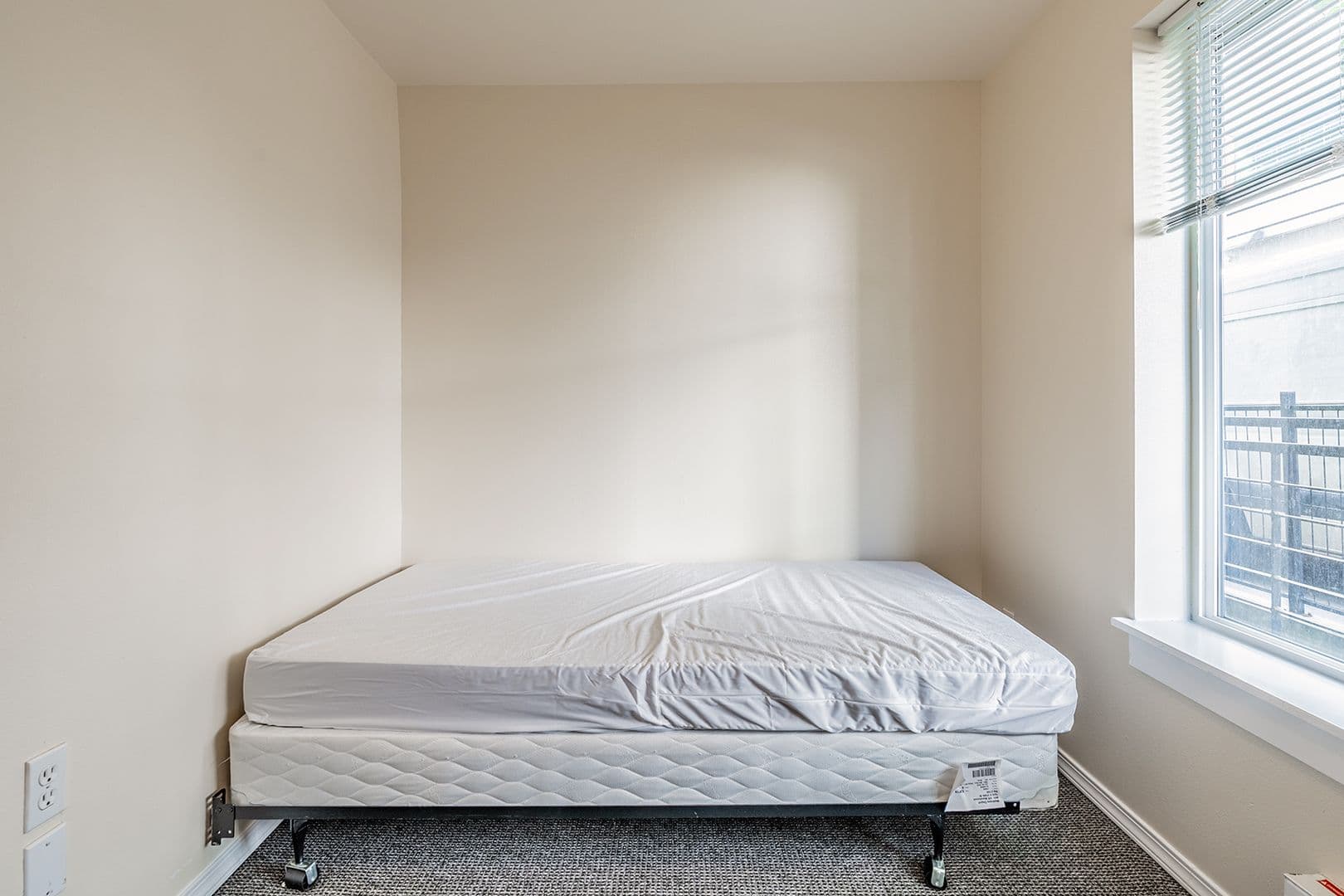 Seattle Apartment: 4047 8th Ave NE