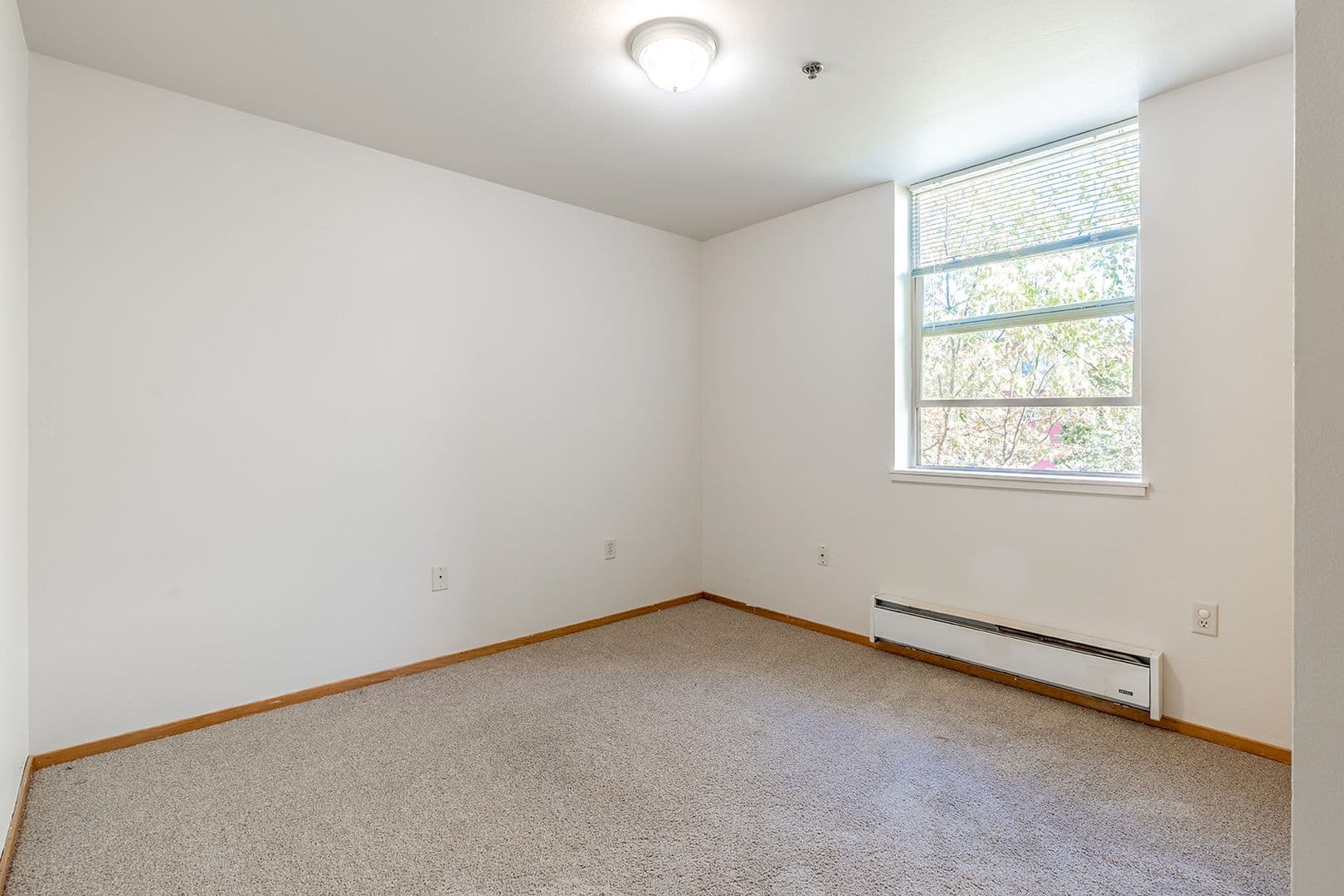 Portland Apartment: 36 NE 147th Ave