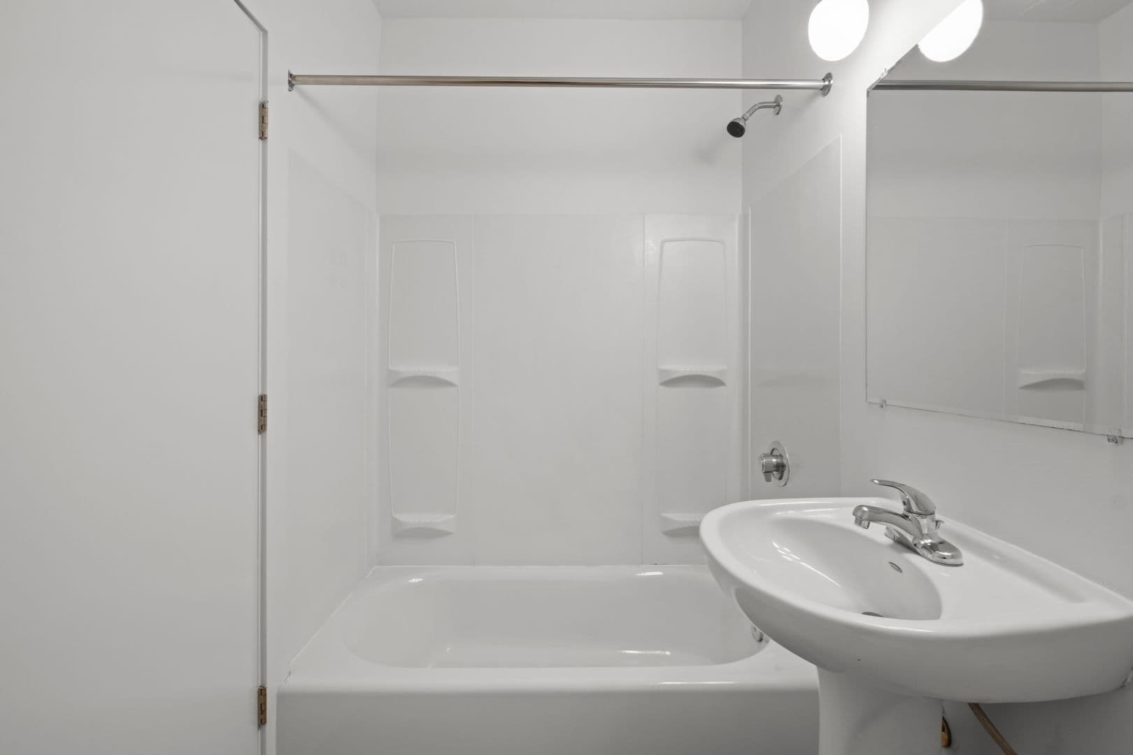 Seattle Apartment: 1305 NE 43rd St